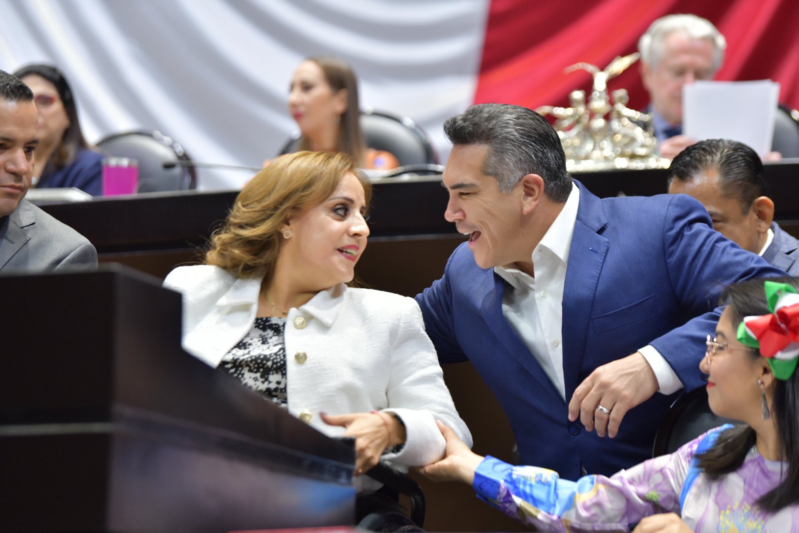 Analistas y personajes de la política indicaron que la iniciativa de la diputada tendría como fin salvar a Moreno de las investigaciones de la Fiscalía de Campeche (Foto: Twitter @alitomorenoc)