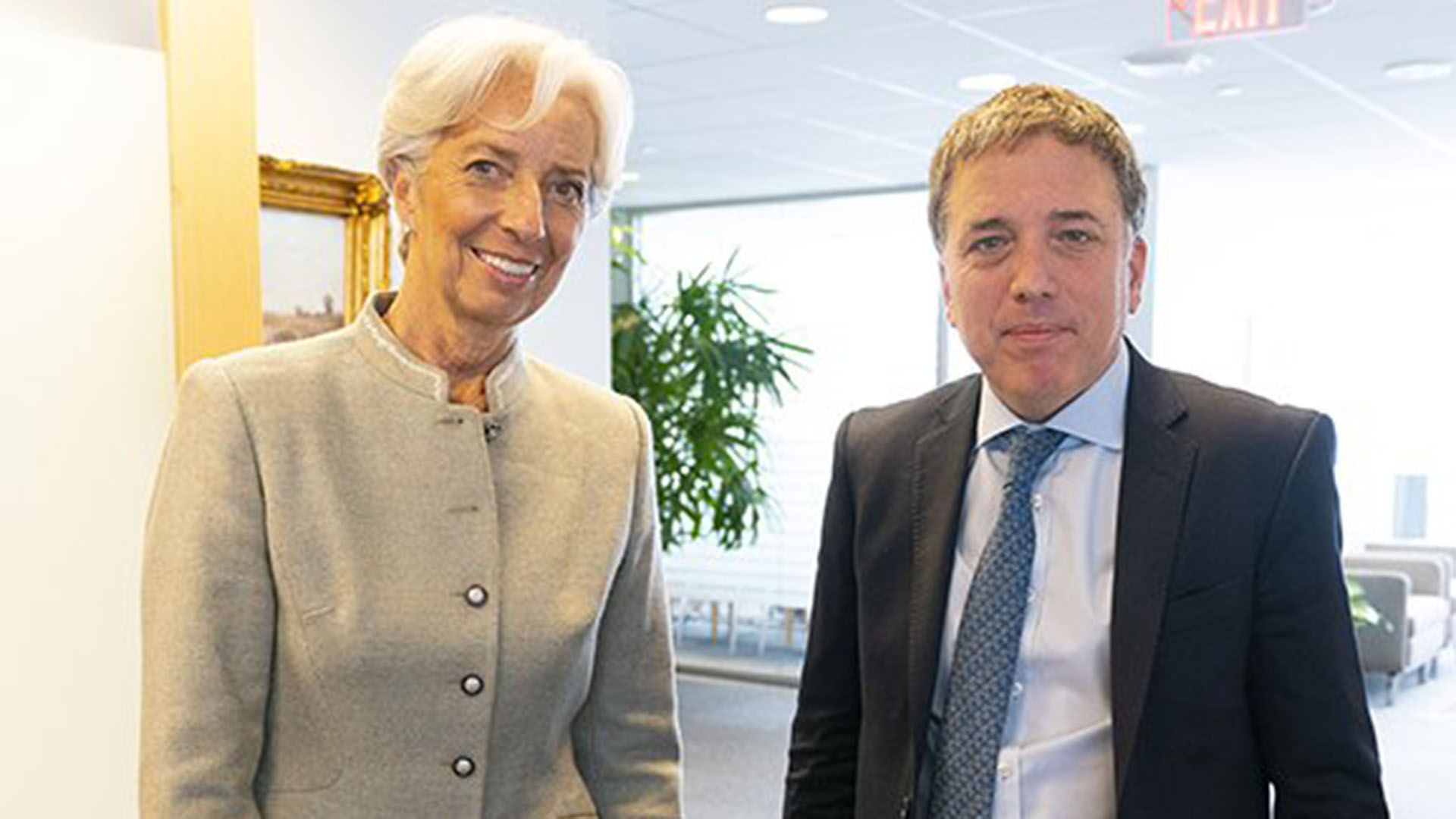 Dujovne junto a Lagarde, la entonces directora del FMI, que concedió a la Argentina un crédito de USD 57.000 millones, del que se llegaron a desembolsaron USD 45.000 millones