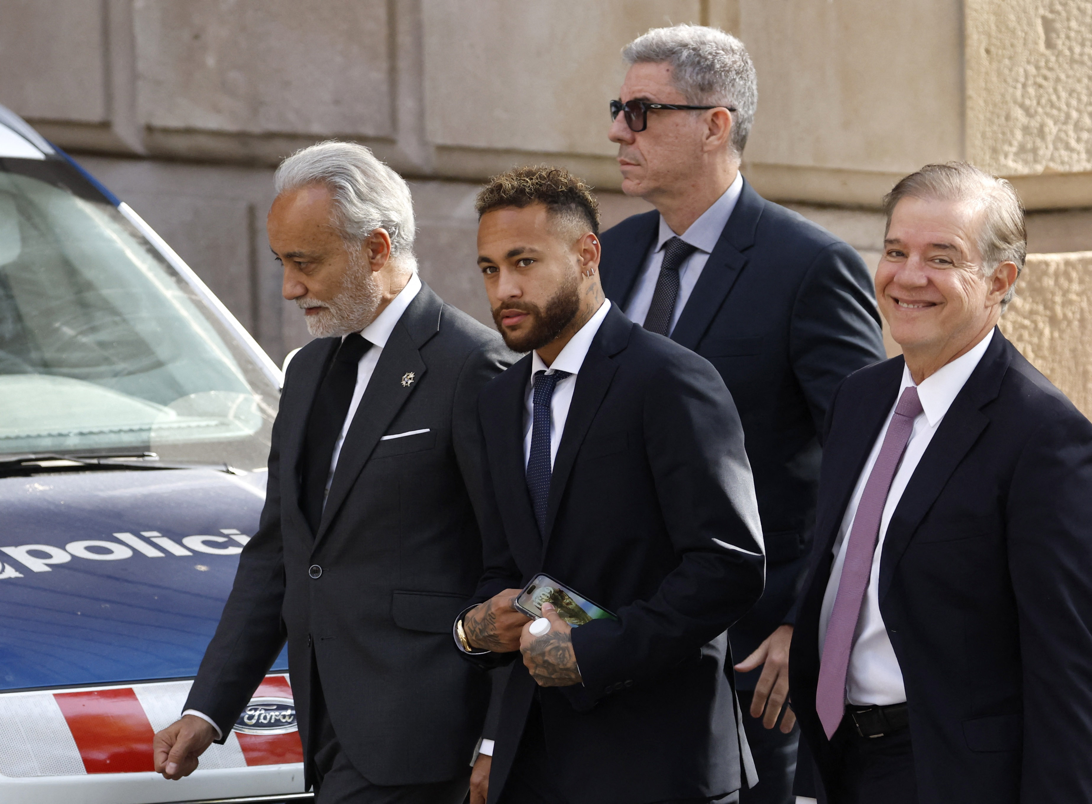 Neymar se presentó en la Audiencia de Barcelona por el juicio que investiga su polémico fichaje por el Barcelona (Foto: REUTERS)