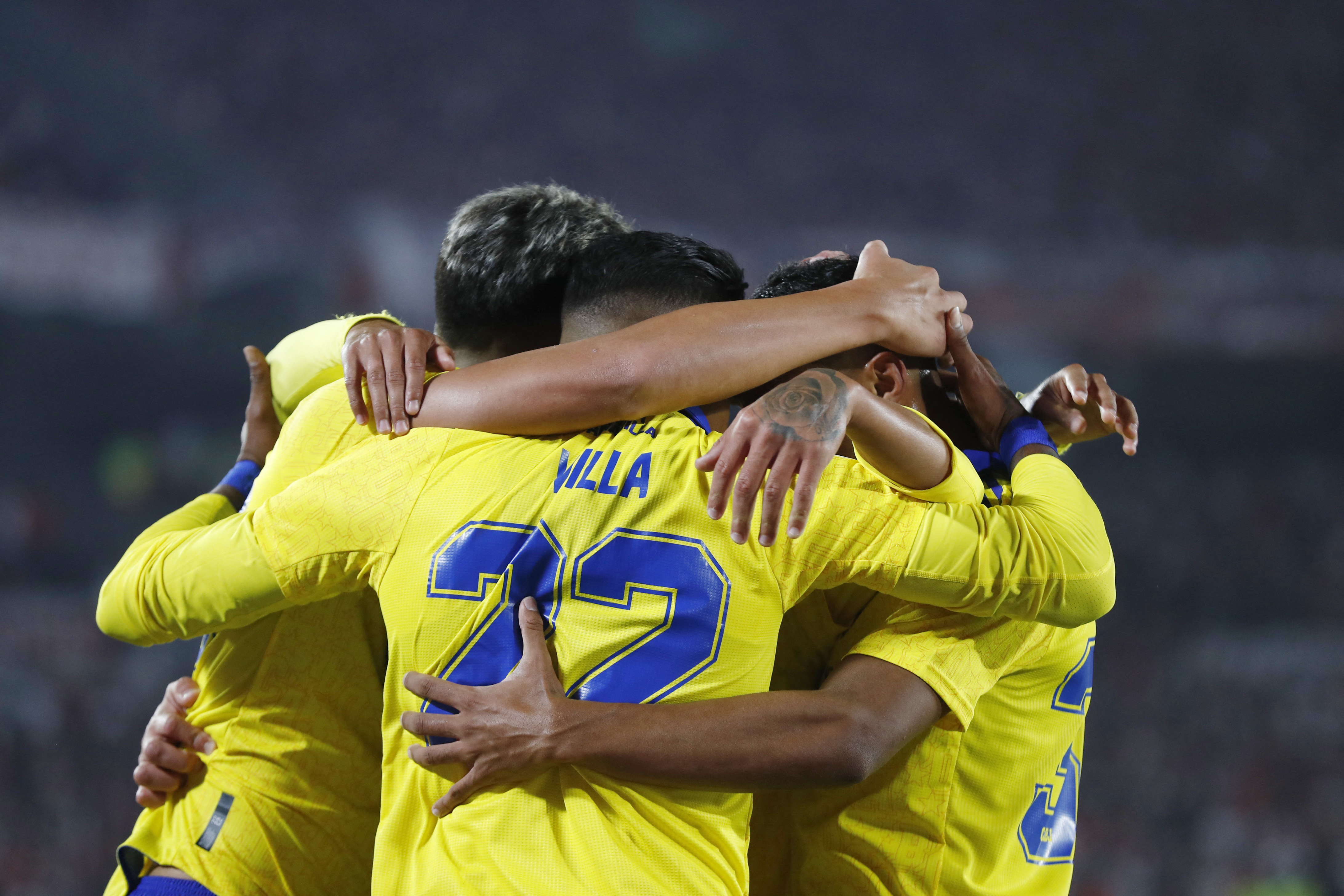 El festejo de todo Boca, luego del gol de Villa (REUTERS/Agustin Marcarian)