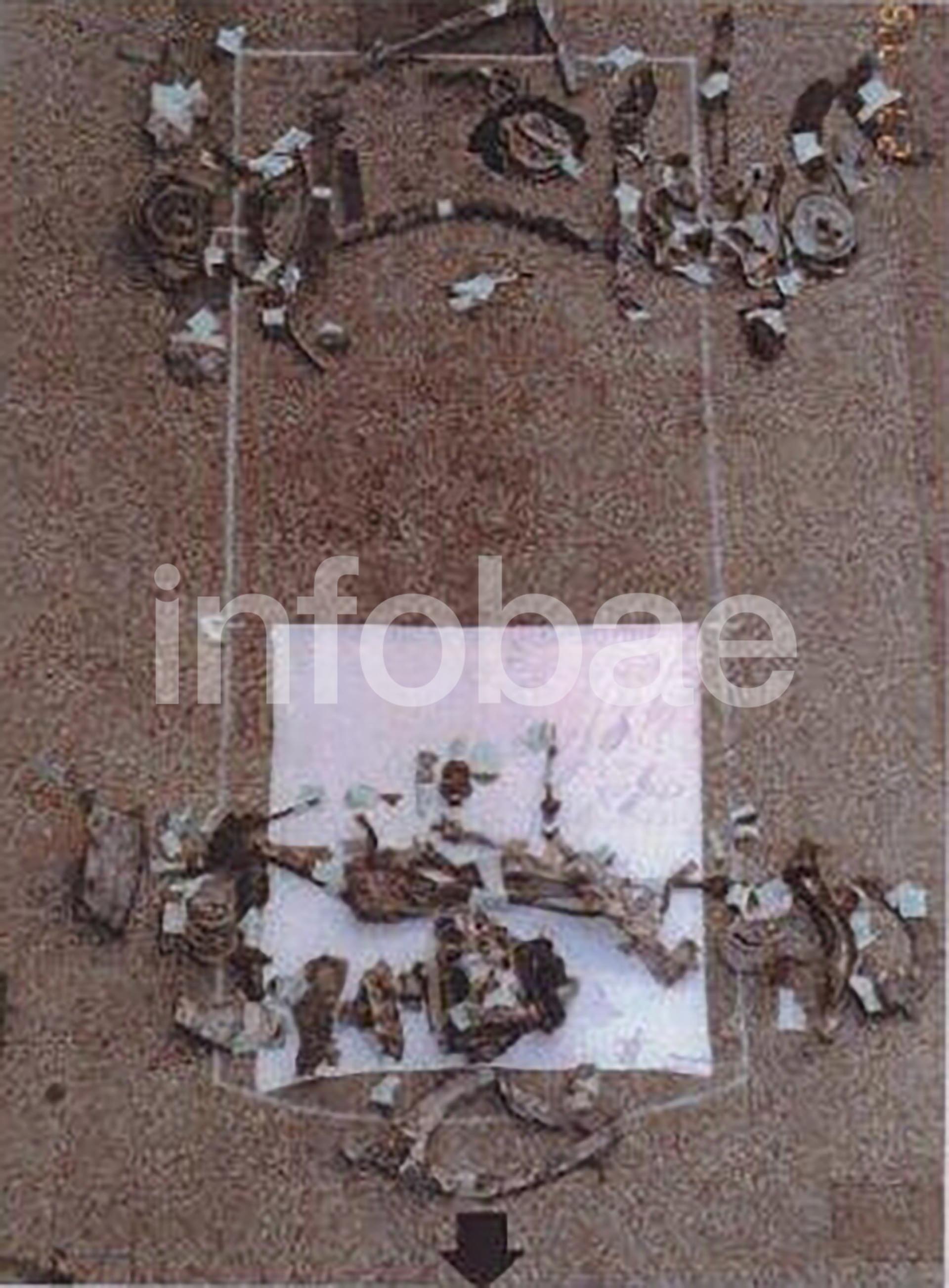 Fotografía incluida en el dossier del Mossad que muestra los restos de la camioneta-bomba encontrados entre los escombros de la embajada de Israel que Hezbollah voló por orden directa de Irán