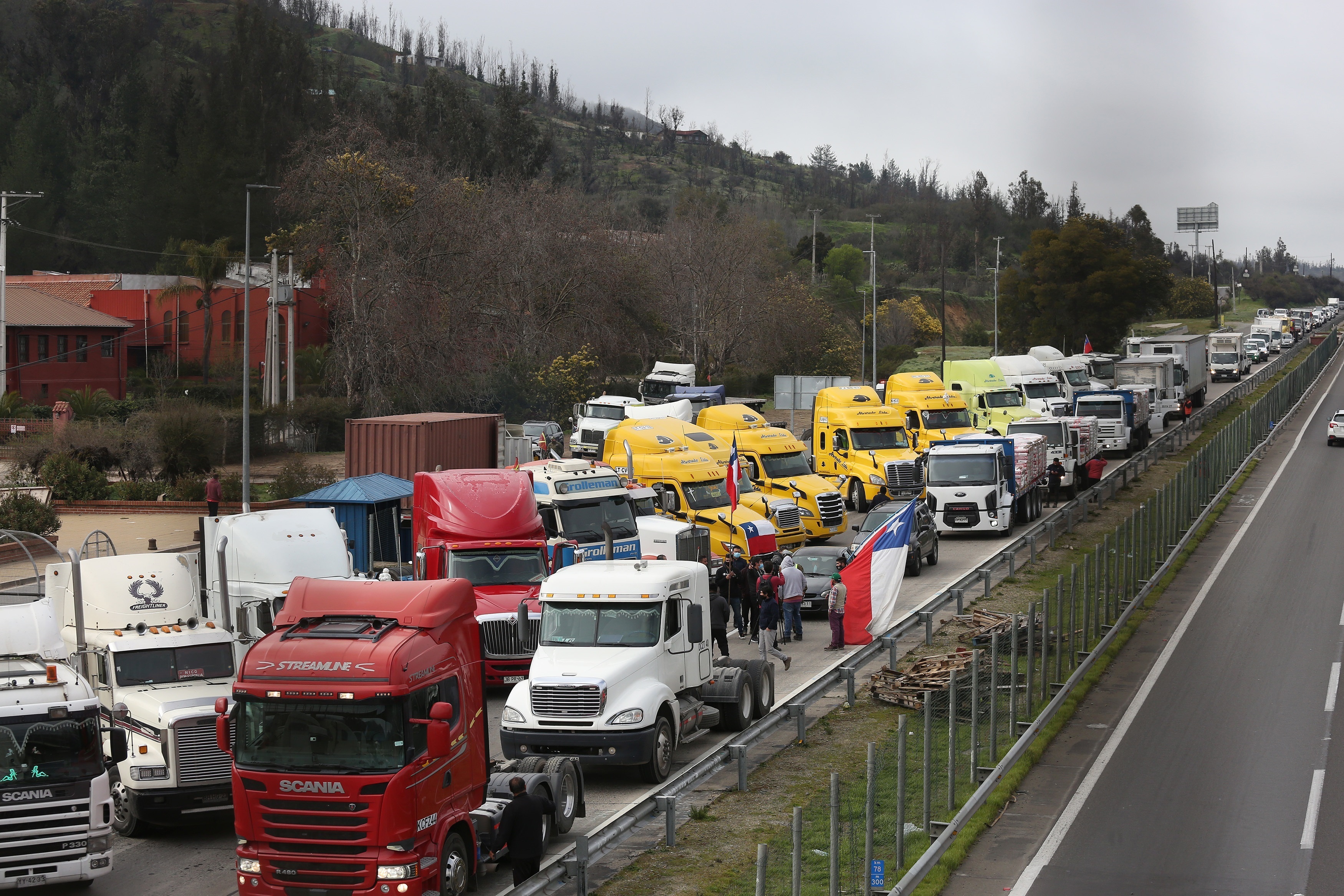 Huelga de camioneros en Chile (EFE/Elvis González/Archivo)
