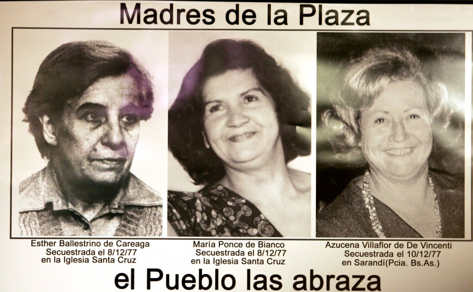 El represor Alfredo Astiz se infiltró en el grupo de las madres y señaló a las madres que tenían liderazgo; fueron secuestradas y asesinadas sin ningún tipo de compasión