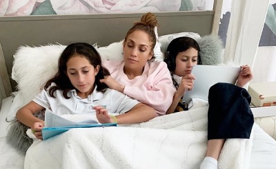 La pequeña de 12 años debutó como escritora con un libro dedicado a los niños menor de 7 años (Foto: Instagram Jennifer Lopez)