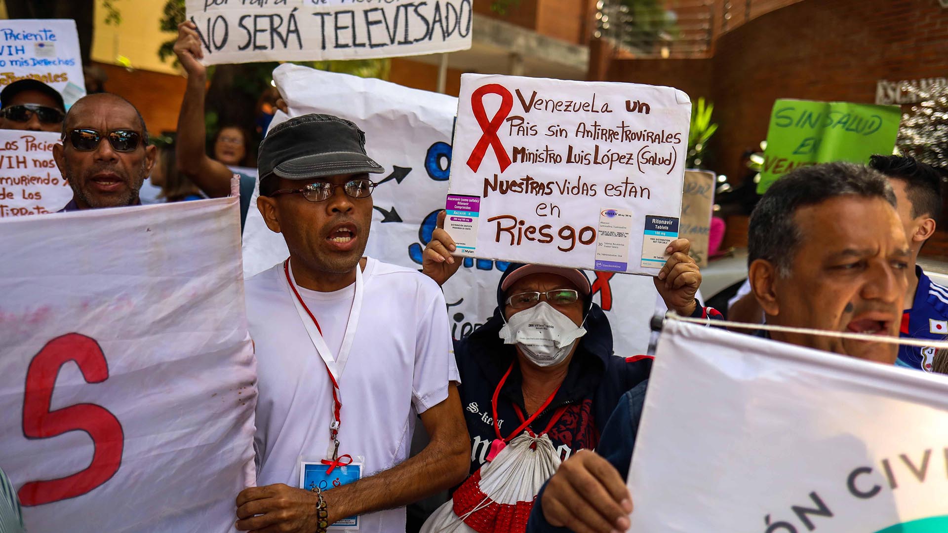 Una protesta de venezolanos por mejores condiciones de tratamiento a personas con VIH (EFE/Archivo)