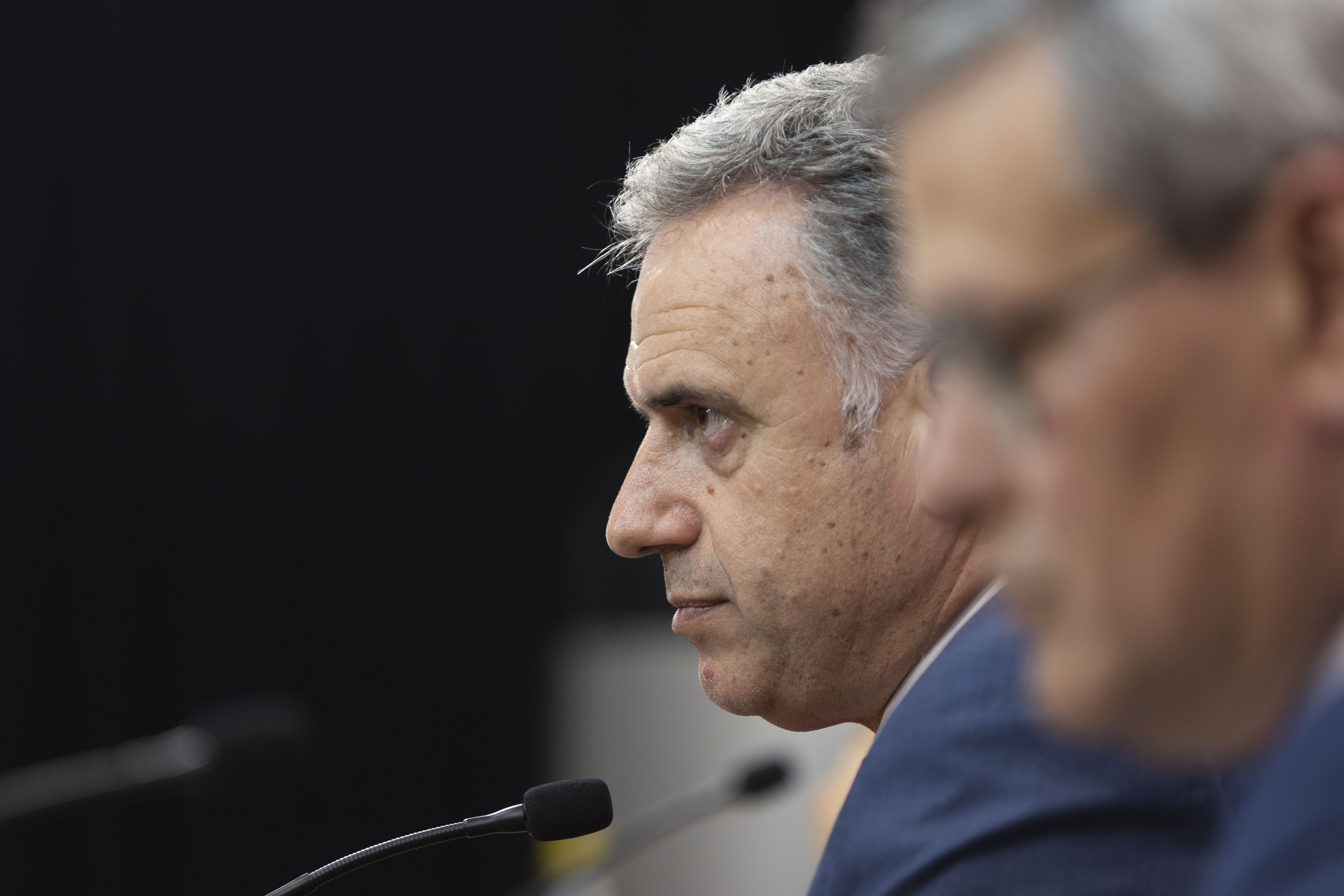 Cómo llega Caputo a la revisión de metas con el FMI: reservas, inflación, superávit fiscal y las reformas pendientes