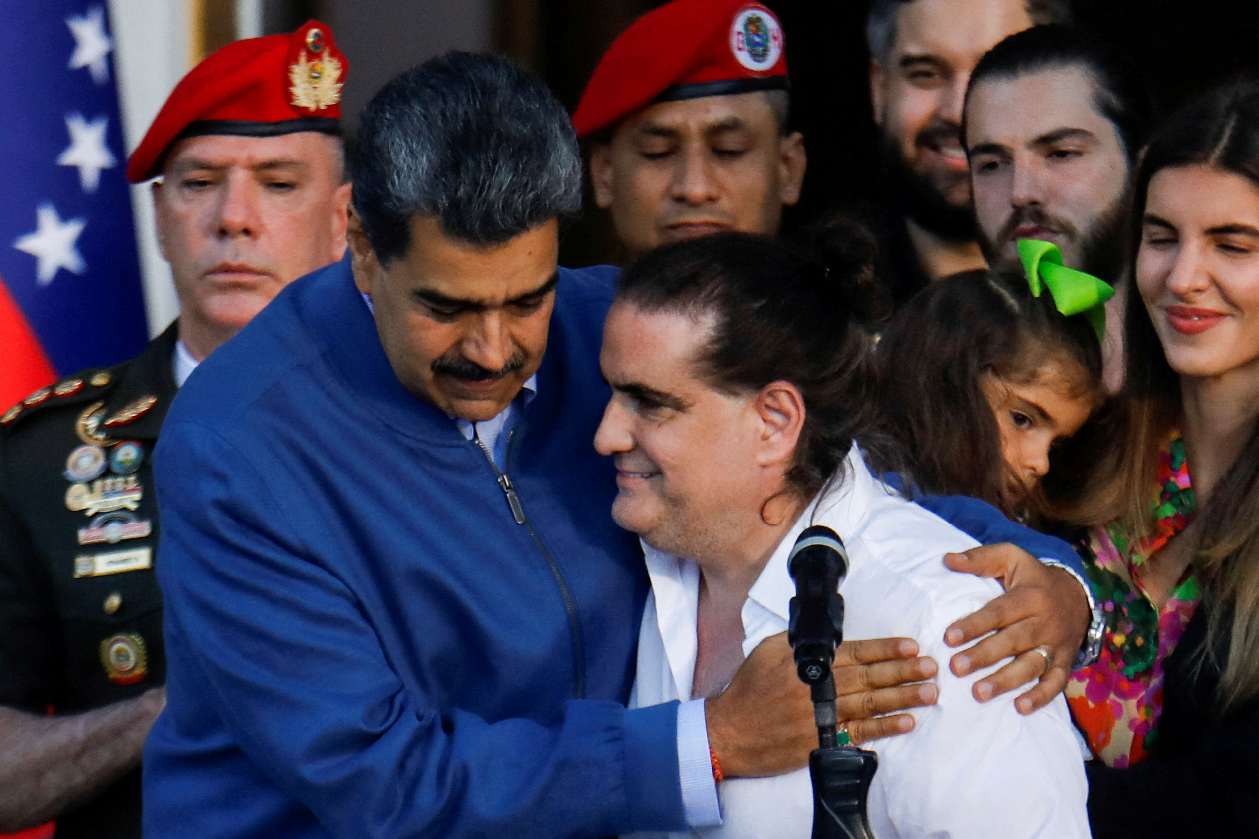 Nicolás Maduro recibió con honores a su testaferro Alex Saab y lo celebró  como “un hombre valiente y patriota” - Infobae