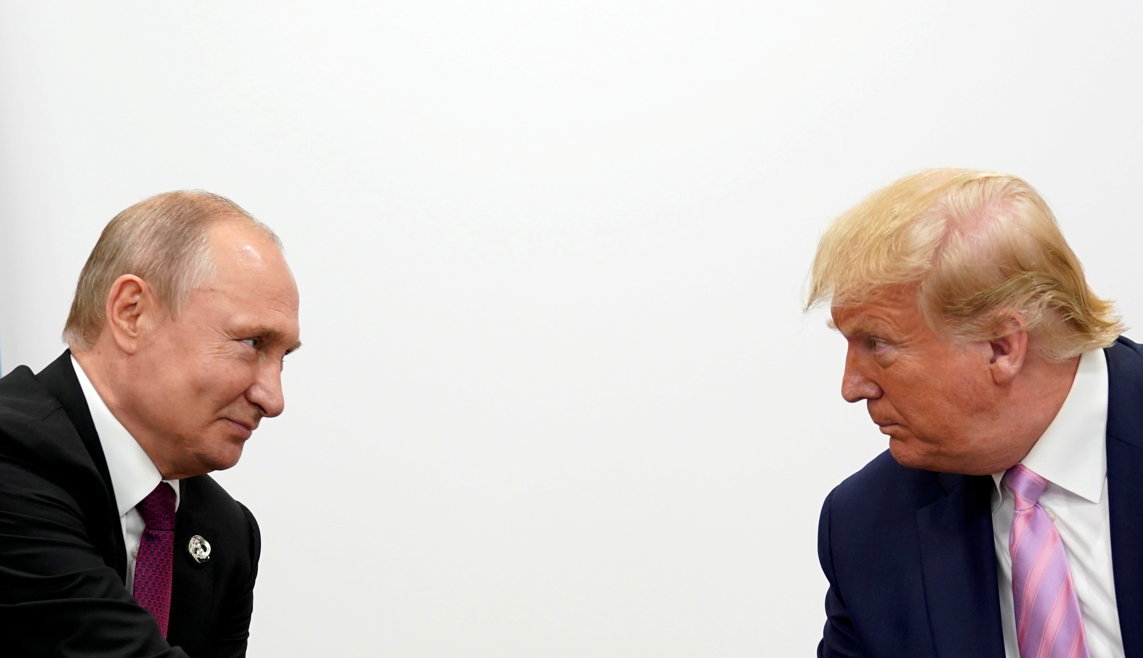 Putin y el entonces presidente estadounidense Donald Trump durante el G20 en Osaka (REUTERS/Kevin Lamarque/archivo)