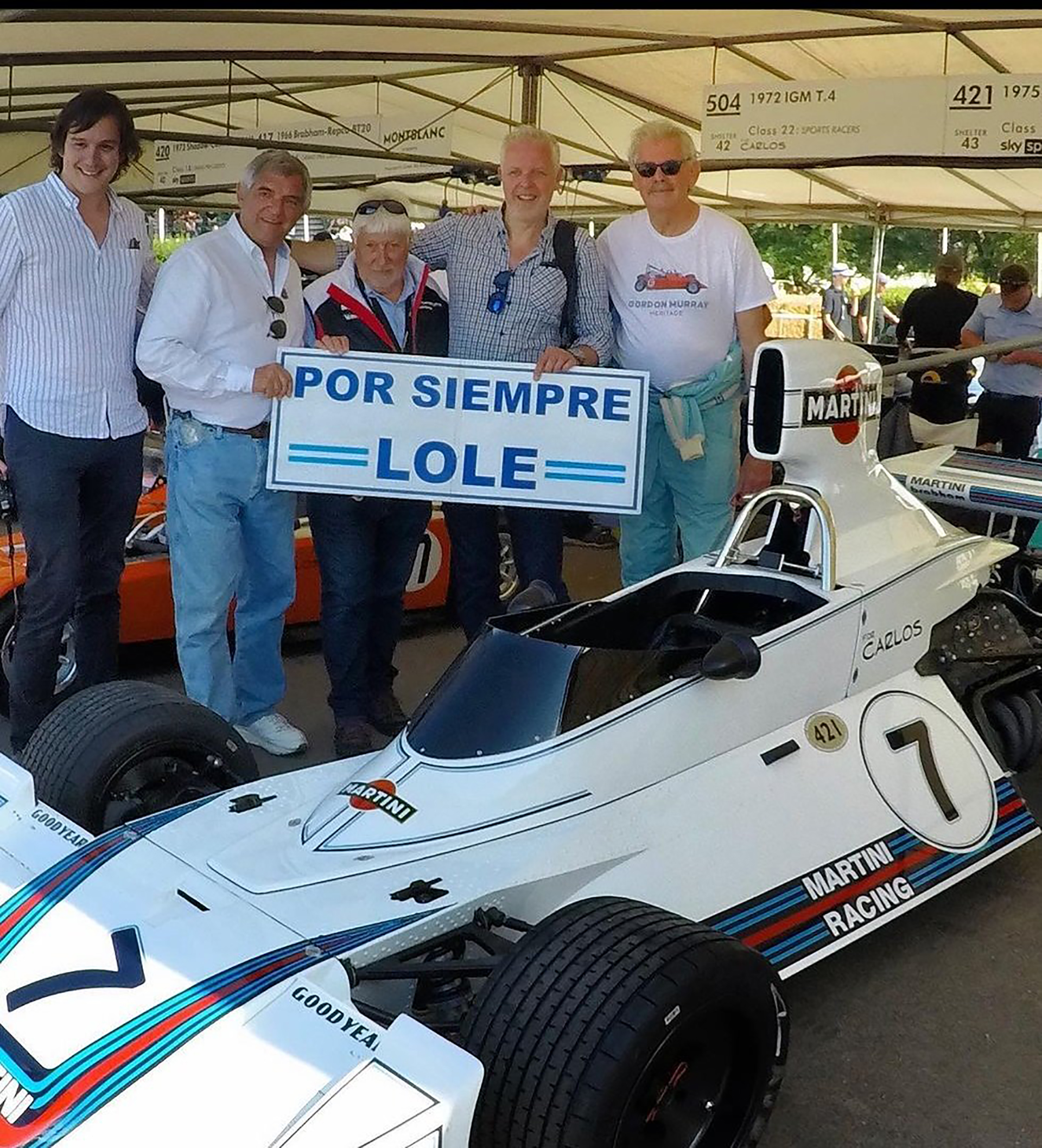 The Brabham BT44 of Lole Reutemann from 1975. The second from the left is the Argentine engineer Sergio Rinland, who worked in F1 and the one on the far right is the creator of the car, the designer Gordon Murray (@AlertaF1)