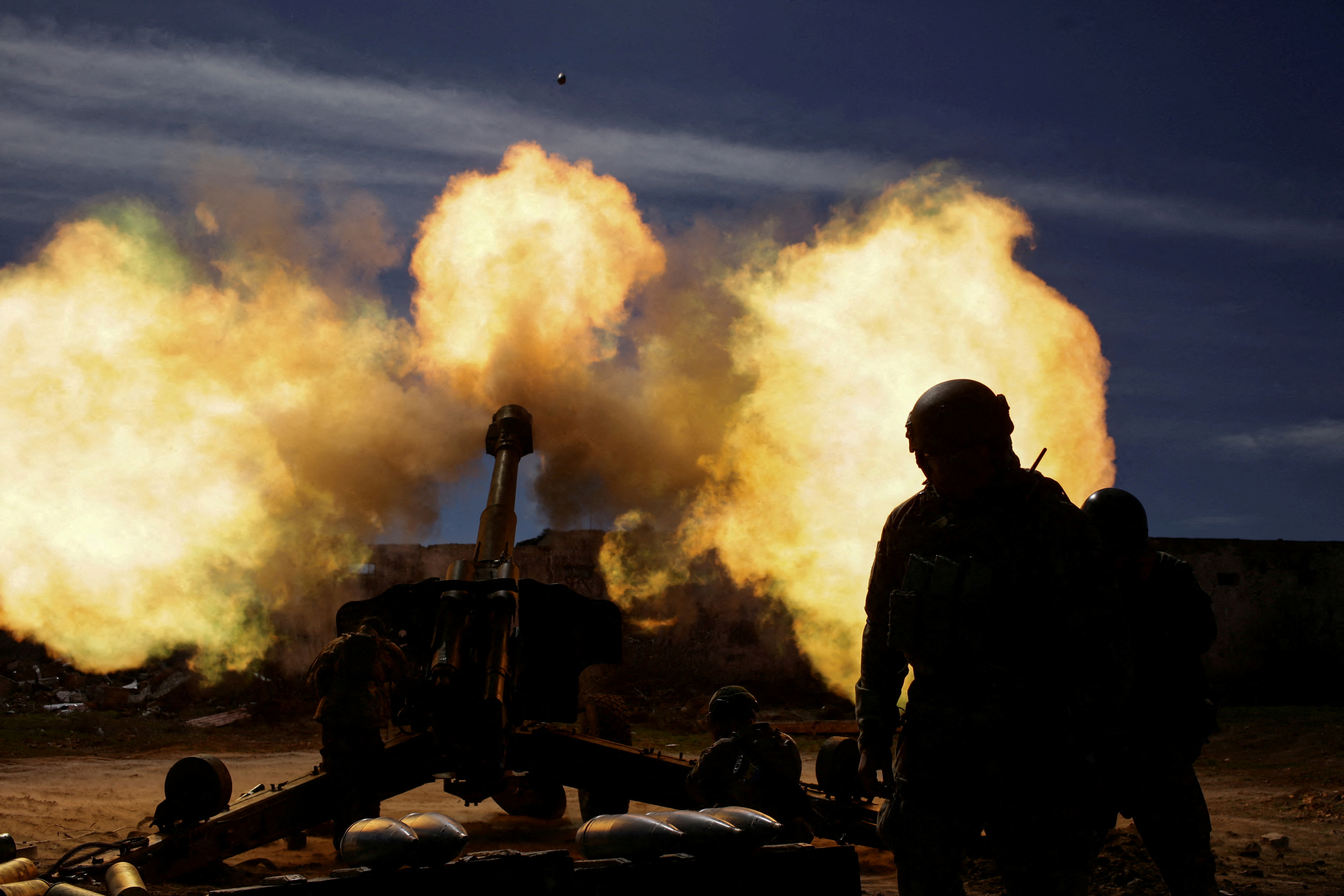 Members of the Ukrainian Volunteer Corps fire a howitzer, as Russia's attack on Ukraine continues, at a position in Zaporizhzhia region, Ukraine March 28, 2022. Picture taken March 28, 2022. REUTERS/ Stanislav Yurchenko/File photo