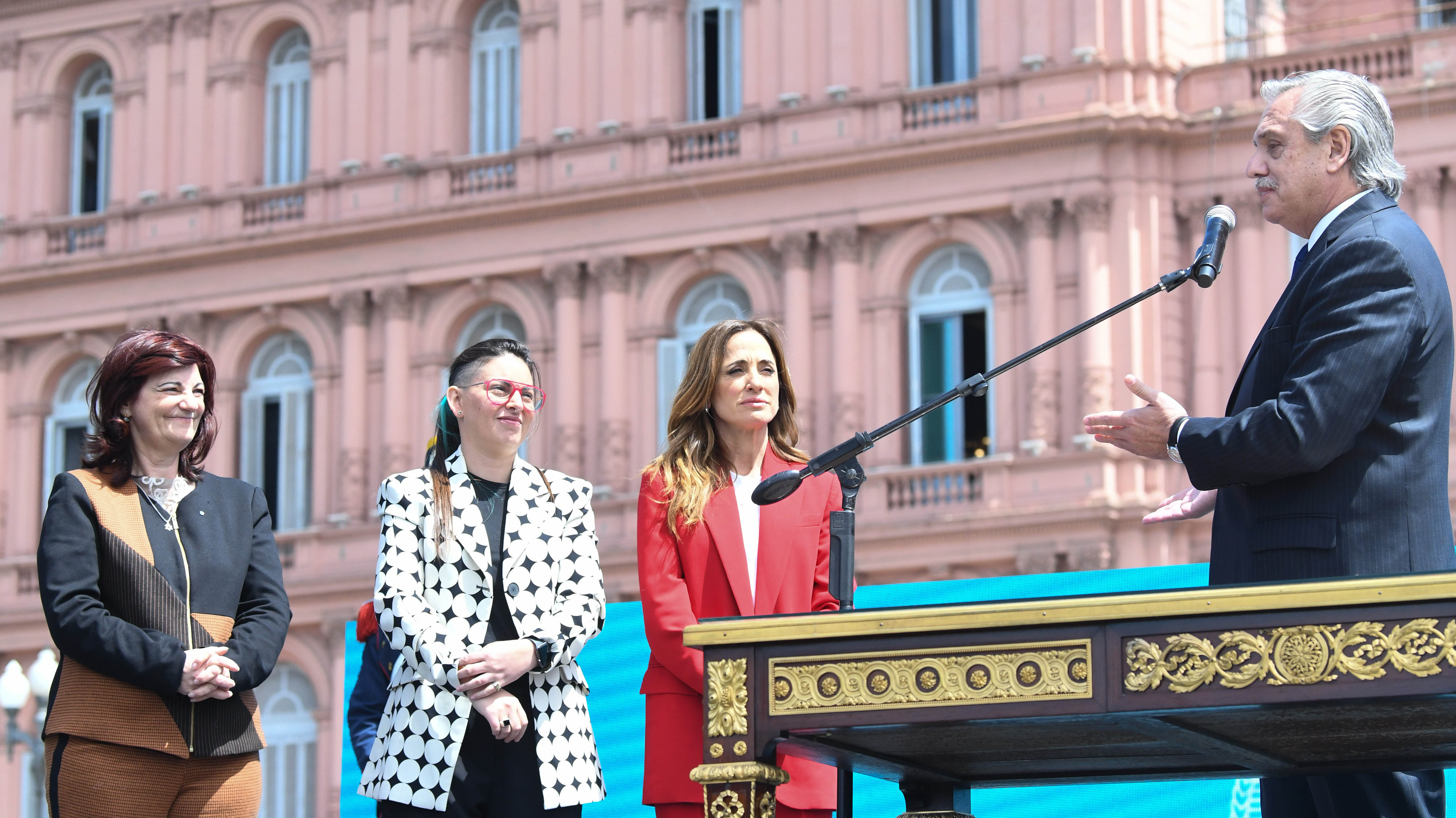 Victoria Tolosa Paz, Ayelén Mazzina y Raquel “Kelly” Olmos juraron como ministras 