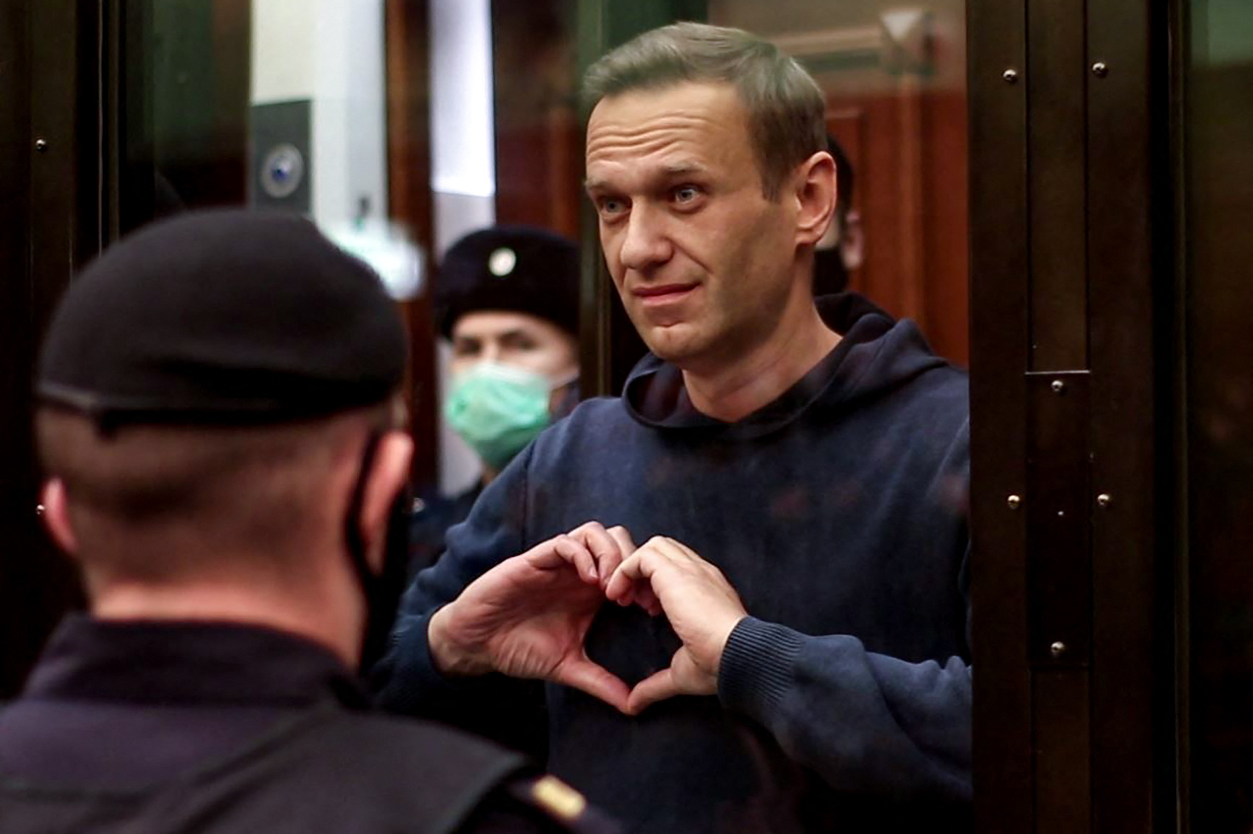 Navalny se despide con un gesto de amor (AFP)