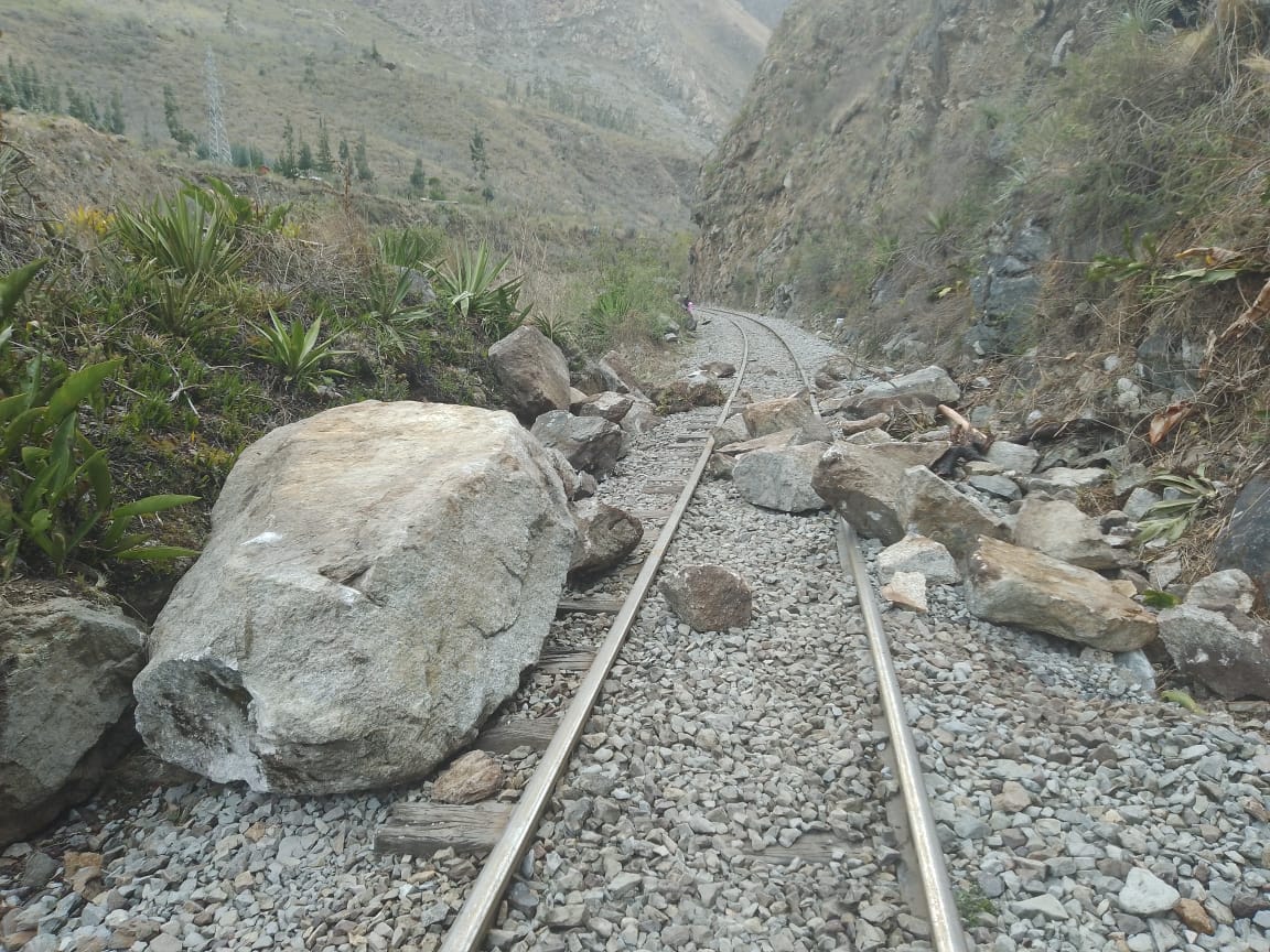 Machu Picchu: deslizamientos de rocas bloquean vía de tren a ciudadela inca