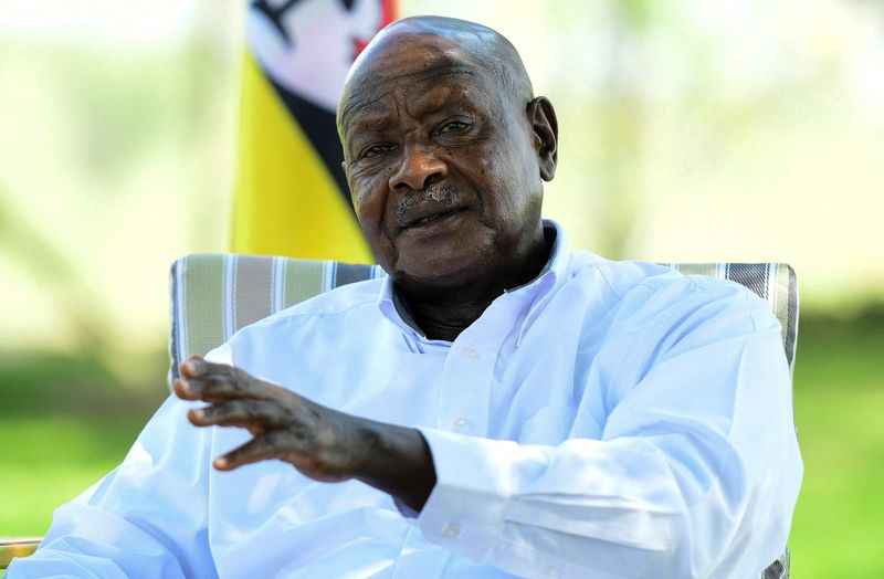 El presidente Yoweri Museveni promulgó el proyecto de ley el 29 de mayo, lo que provocó la indignación de los grupos de derechos humanos, las Naciones Unidas y los activistas LGBTQ, así como de las potencias occidentales. (REUTERS)
