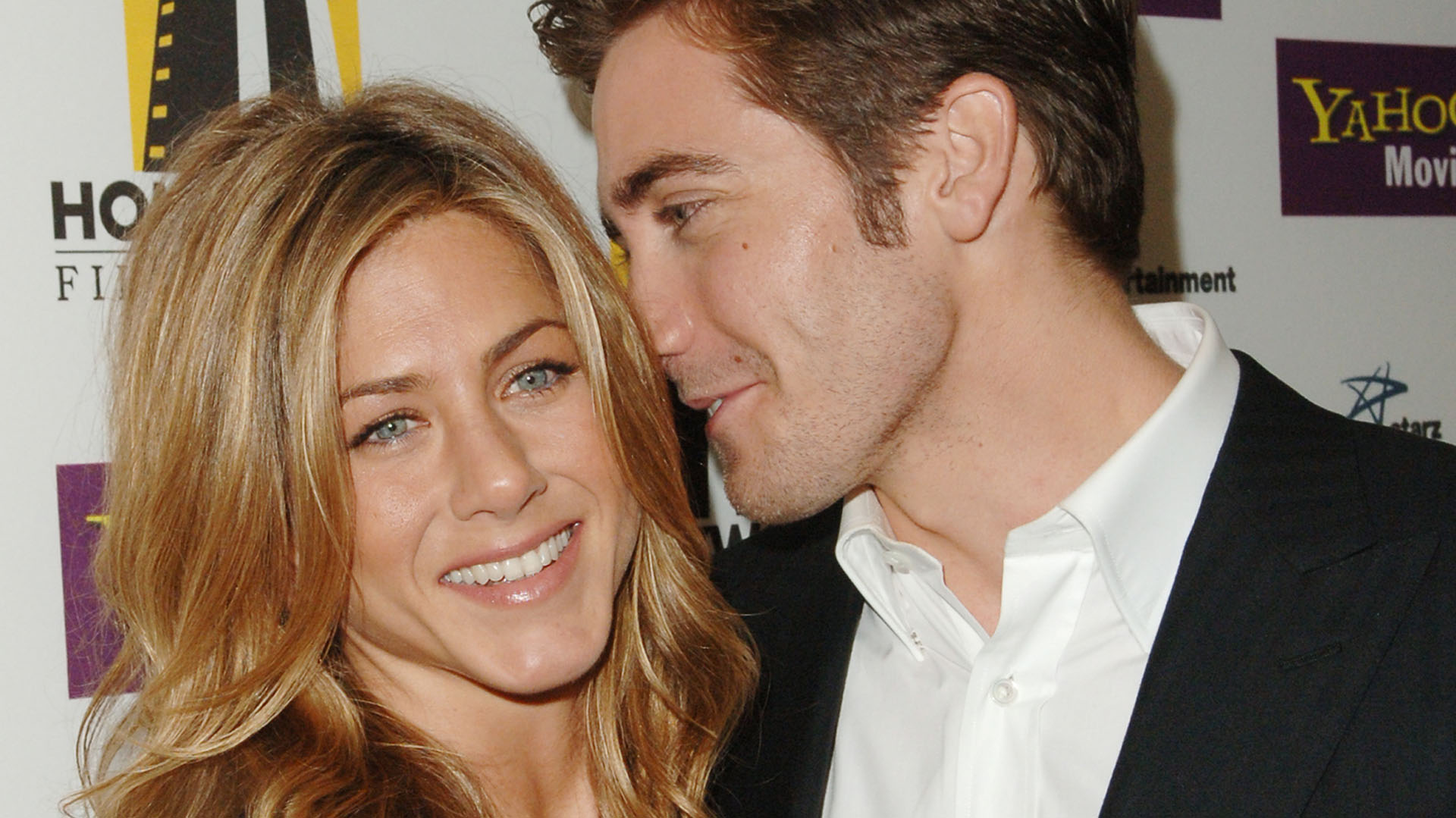 Jake Gyllenhaal confesó que besarse con Jennifer Aniston en pantalla fue “una tortura”.  Los actores filmaron “The Good Girl” en 2001 (Photo by Jeff Vespa/WireImage)(Photo by Jon Kopaloff/FilmMagic)
