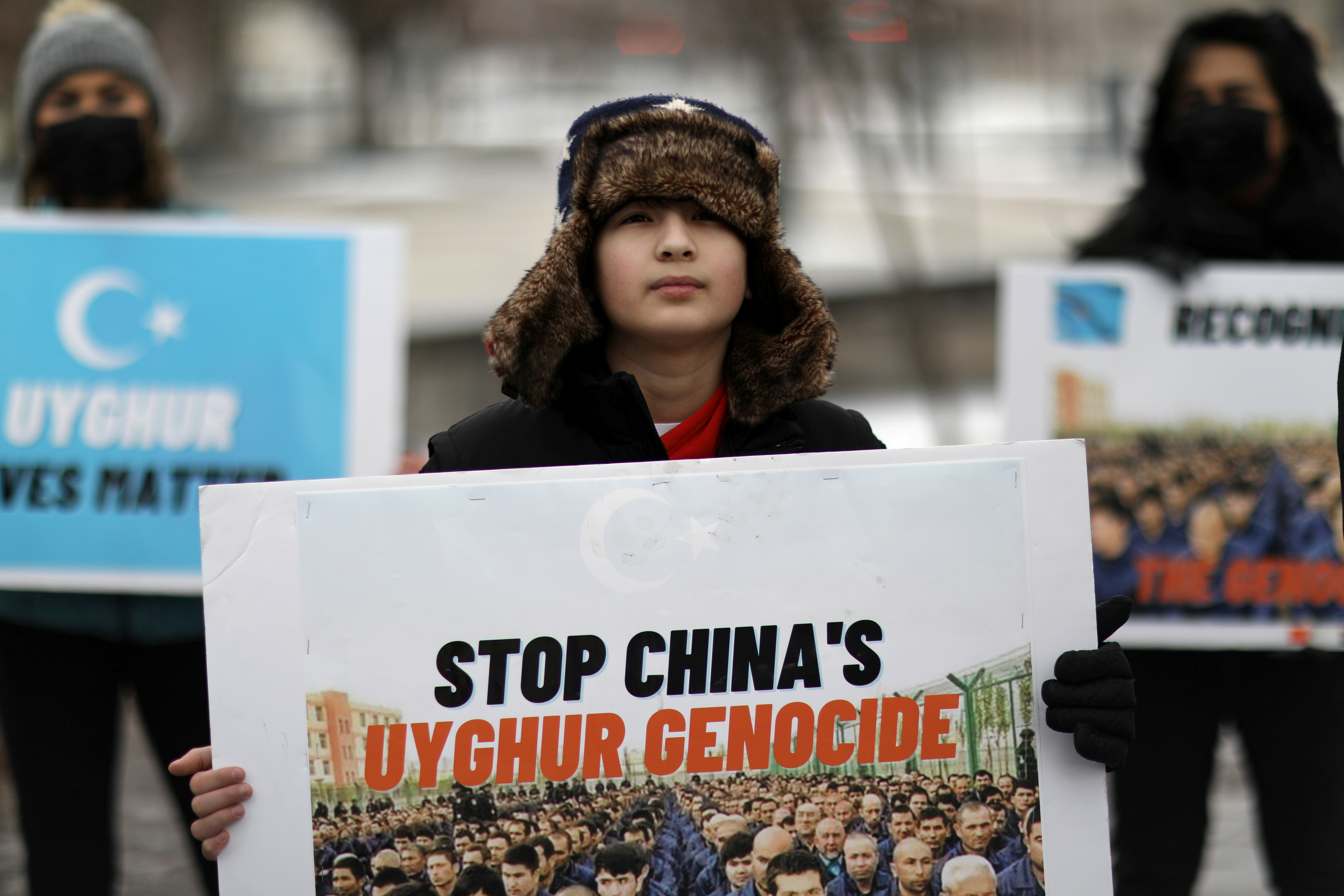 La ONG argumentó que existen testimonios estremecedores de familias de etnia uigur y kazaja que se encuentran amenazadas por el régimen chino