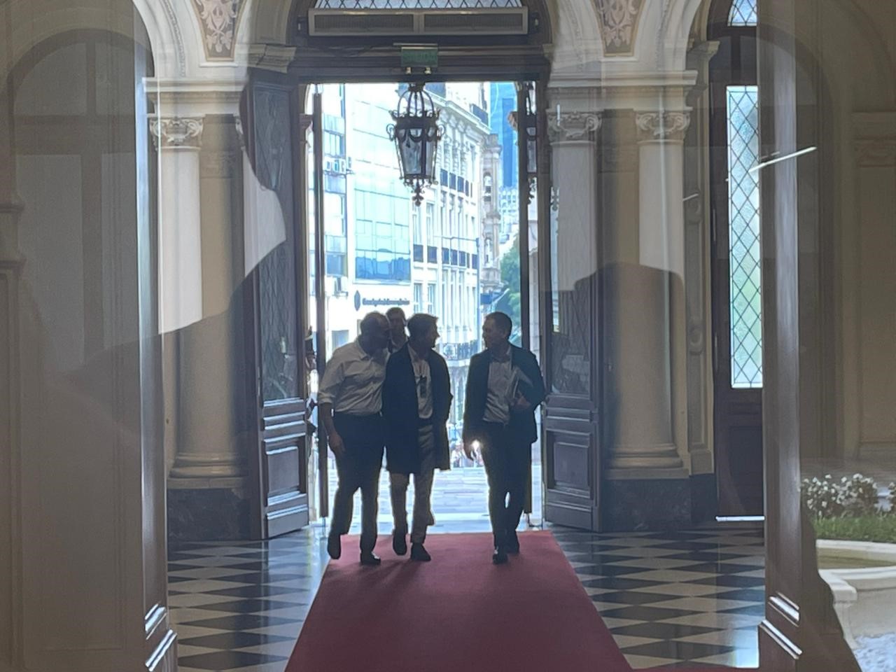 Con Adorni a su lado, Santilli jur&oacute; como jefe de Gabinete: hubo fuerte presencia de gobernadores y dirigentes del PRO