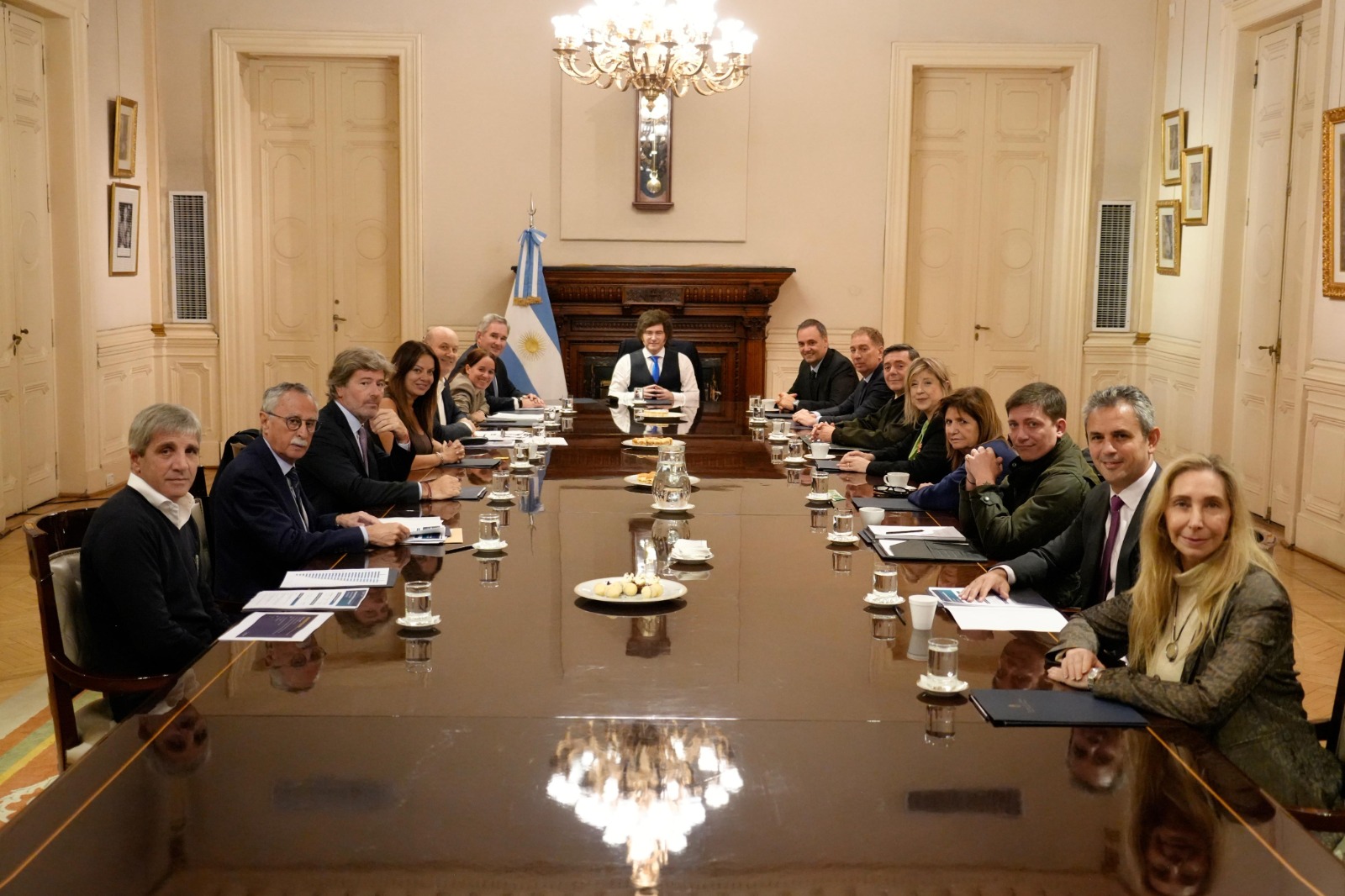 Adorni sali&oacute; empoderado por Milei, en medio de m&aacute;s revelaciones: sus pr&oacute;ximos pasos y la estrategia judicial 