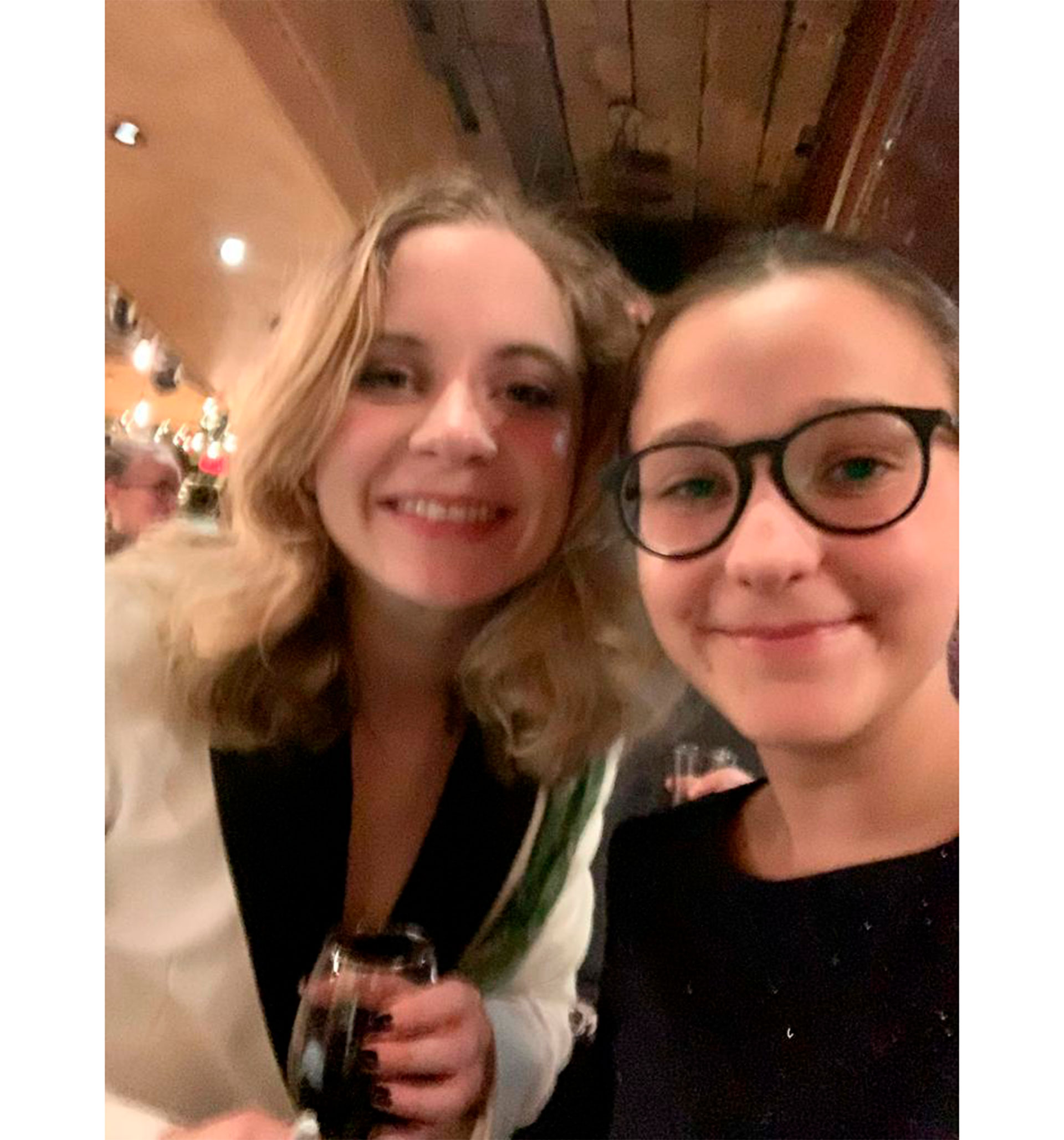 Elizabeth Teeter, una de las protagonistas del musical de Beetlejuice, junto con Ambar Kolankowsky