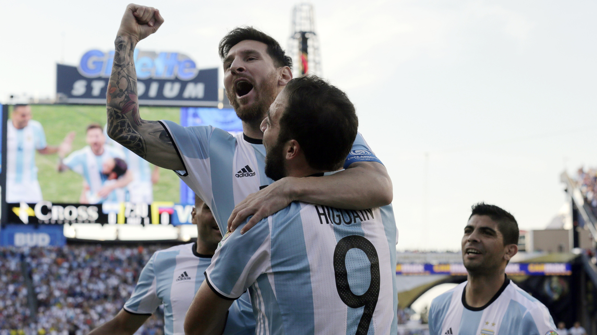 Gonzalo Higuaín celebrates his goal against Venezuela after a luxurious pass from Lionel Messi during the 2016 Copa América (AP)