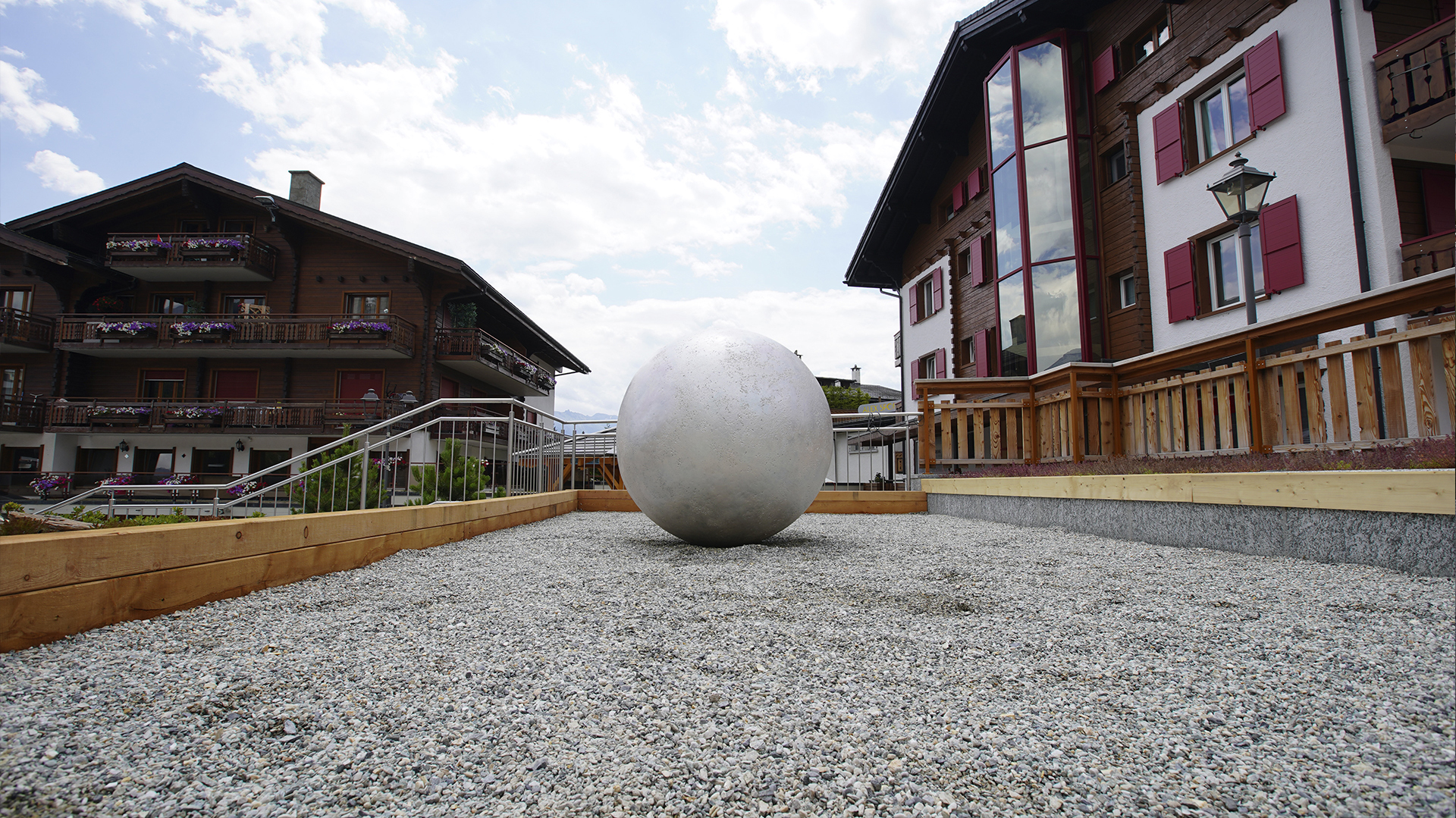 Con siete obras instaladas en el espacio público, la Bienal Internacional de Arte Contemporáneo del Sur llega a Suiza 

