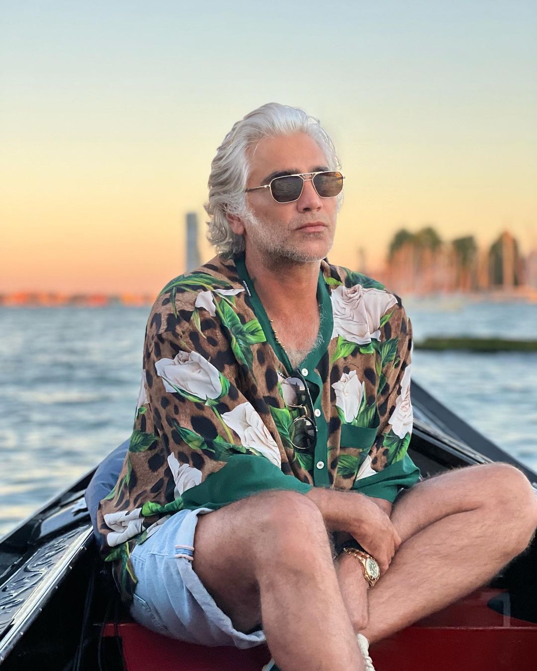 Alejandro Fernández posando en Venecia (g:@alexoficial)