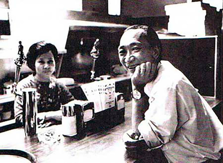 Nguyen Ngoc Loan en el restaurante vietnamita que puso en los Estados Unidos donde fue a vivir junto a su familia
