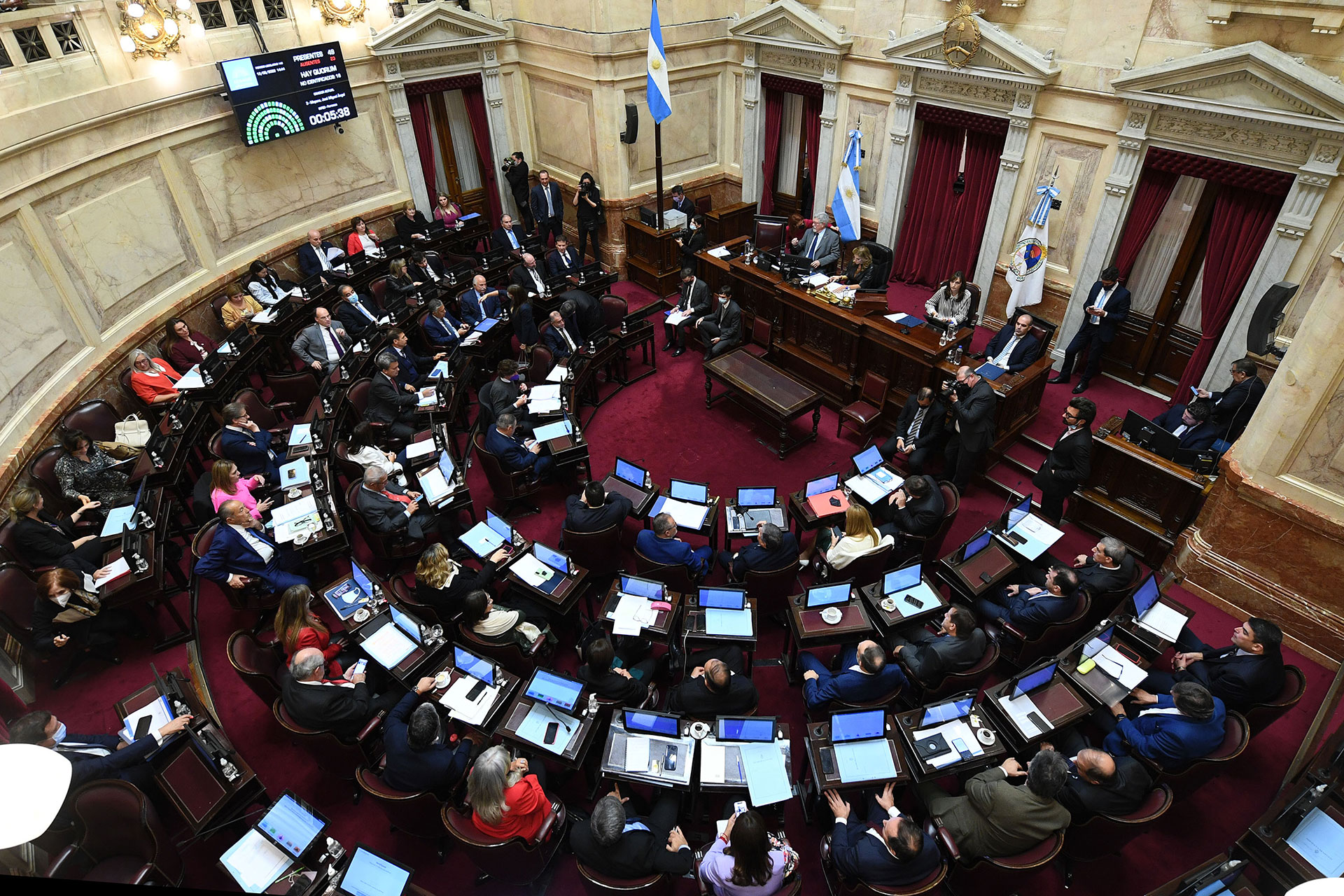 Sesión Pública Especial en el Senado de la Nación en la que se da tratamiento a la creación del Fondo Nacional para la cancelación de la deuda con el FMI, acuerdos internacionales, la designación de cónsules honorarios y un paquete de proyectos de declaración, entre otros temas. El 12 de mayo de 2022, en Buenos Aires, Argentina. Foto: Comunicación Senado.