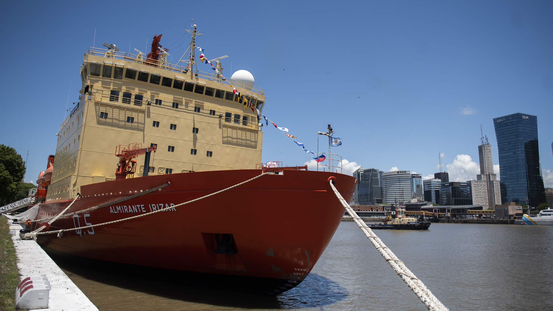 El Rompehielos Almirante Irizar Se Prepara En Ushuaia Para Iniciar La