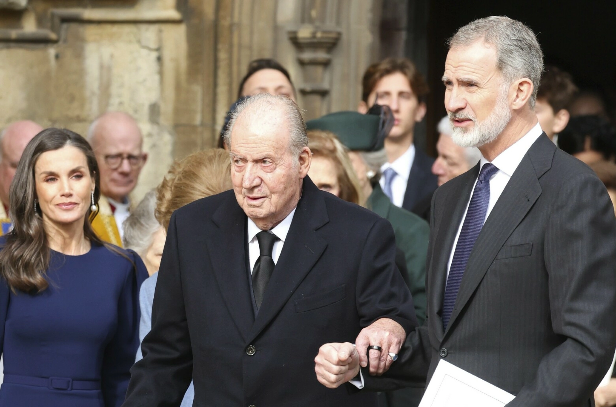 22 años del compromiso de Felipe VI y la reina Letizia: del desacuerdo del rey Juan Carlos a los gestos de amor que superan las adversidades - Infobae