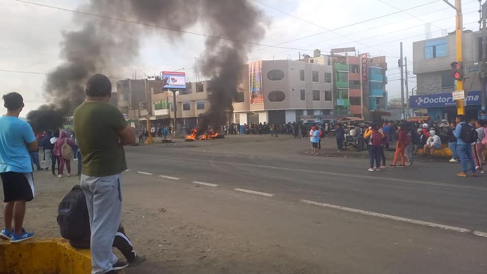 Manifestaciones y bloqueos de carreteras en Chao, provincia de Virú en La Libertad (Facebook: Diario Satélite de Trujillo)