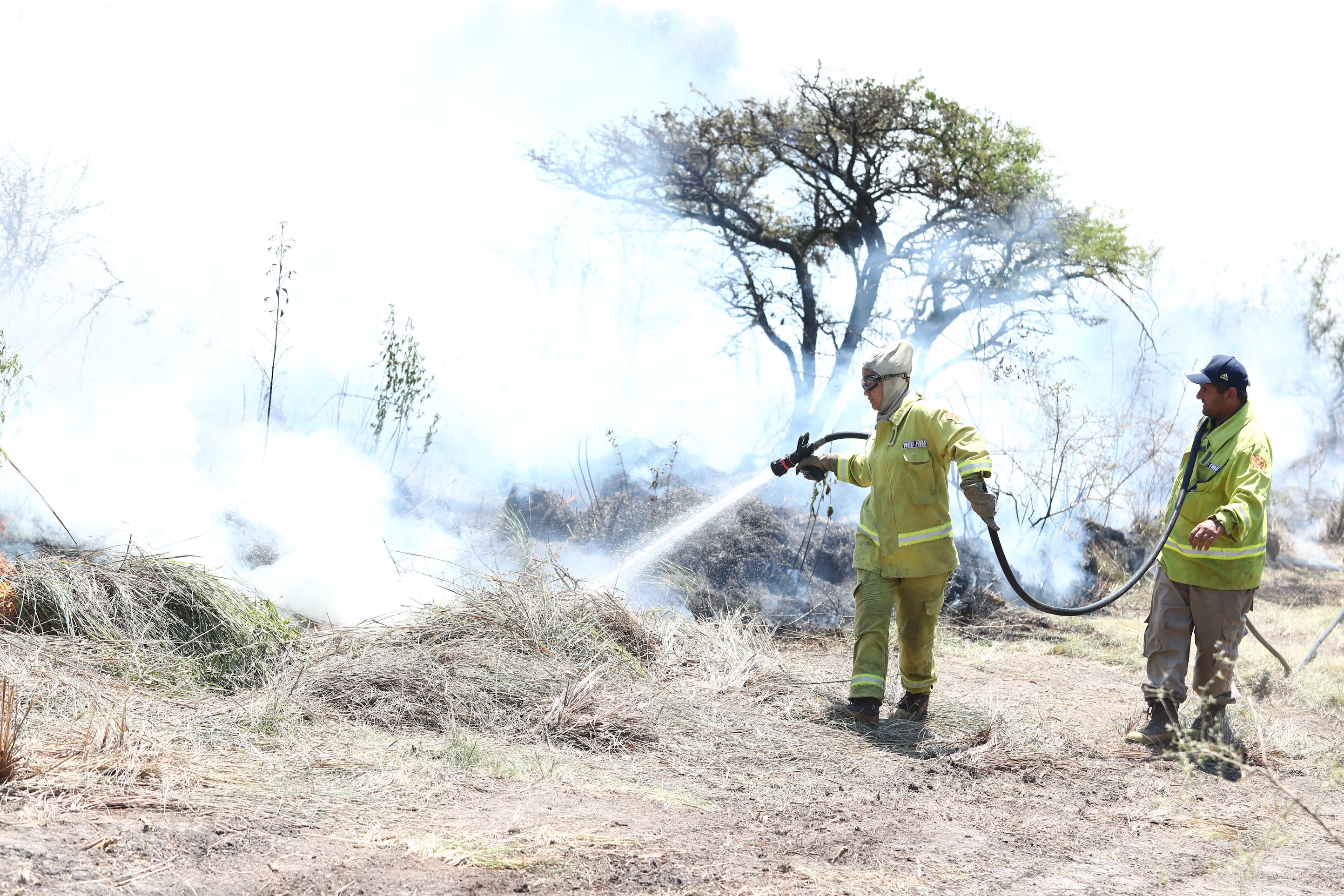 Continúan los incendios en Corrientes: las autoridades cortaron una ruta y alertan que un foco es “muy peligroso” 