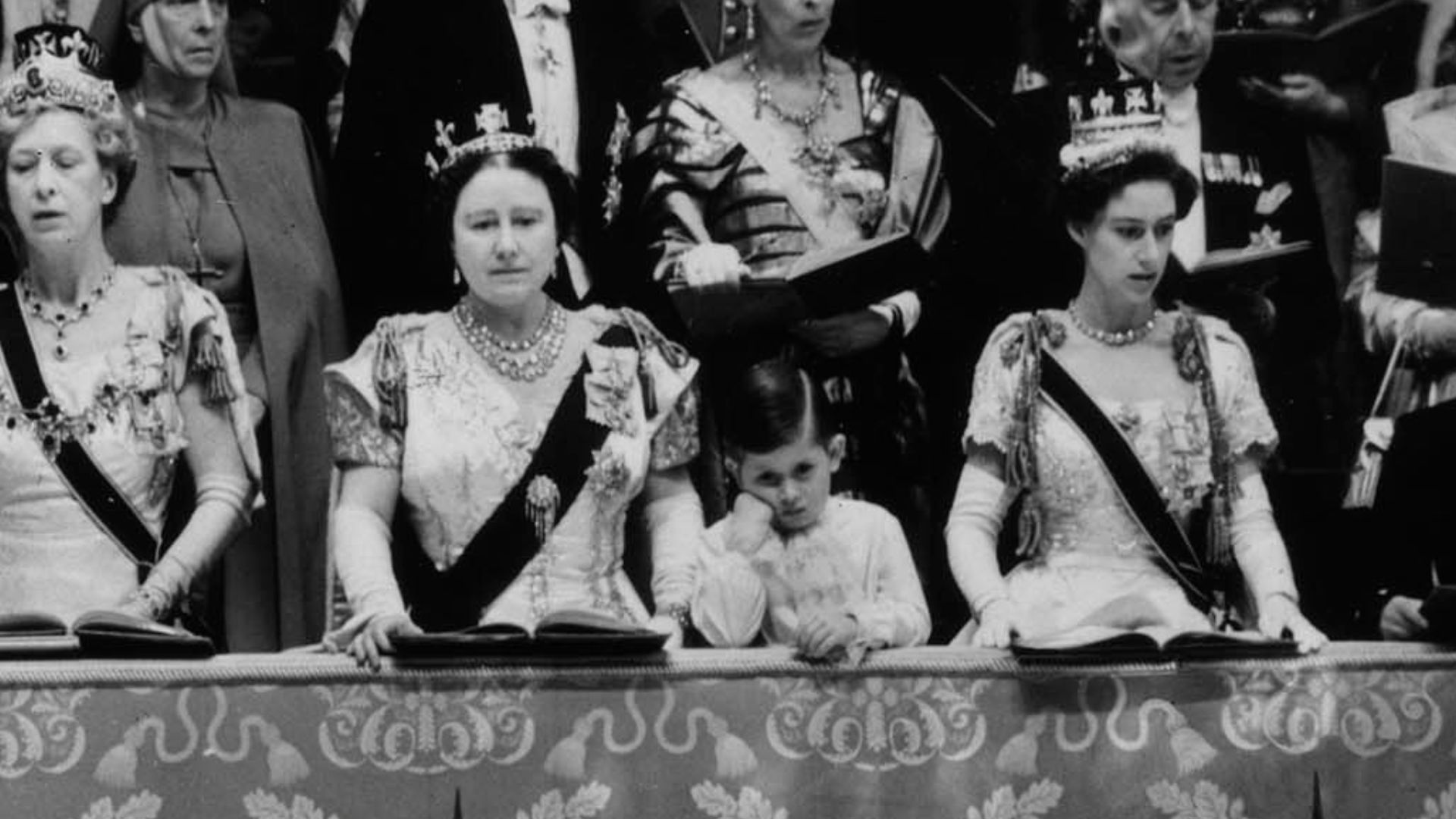 Príncipe Carlos de Inglaterra, en su primera aparición en público en la Abadía de Westminster durante la coronación de la reina Isabel II. (FOTO: Getty Images)