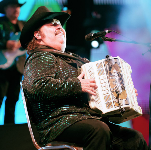 The king of the accordion surprised the fans of the festival (Ig tecatepalnorte)