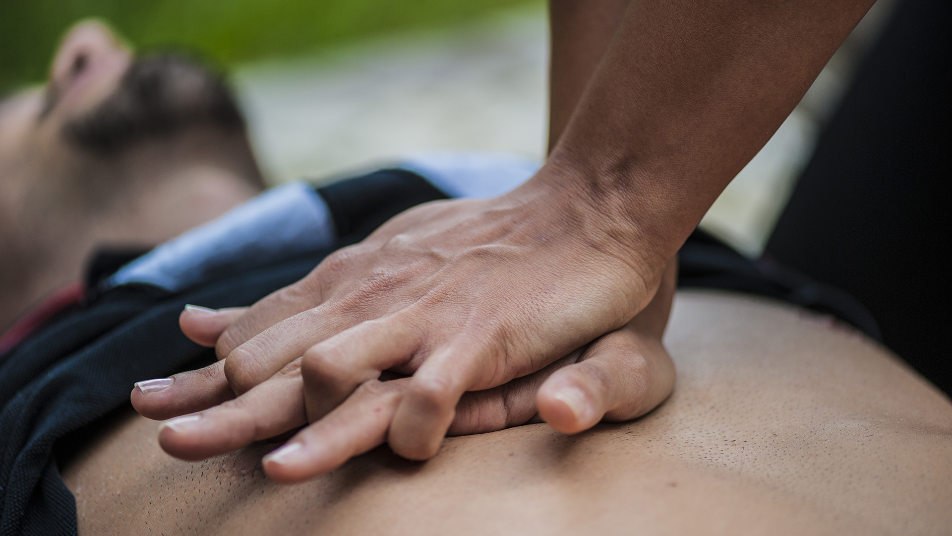The first responder is the one who decides to act by doing cardiopulmonary resuscitation (CPR), keeping the blood circulating until the ambulance arrives (Getty Images)