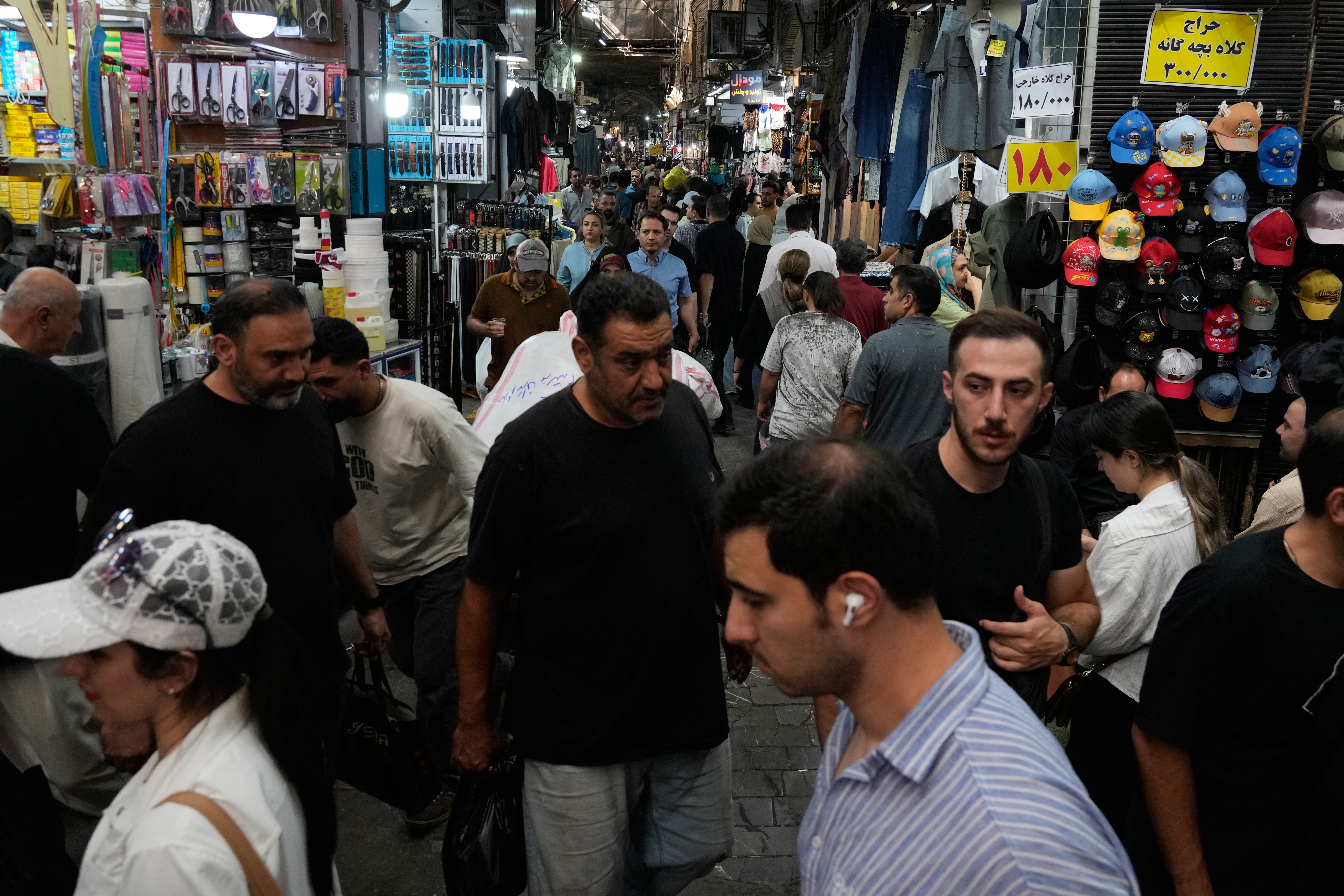 Los iran&iacute;es sienten el rigor de la guerra bajo la opresi&oacute;n y la intransigencia del r&eacute;gimen: 