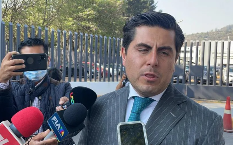 A su llegada el abogado de Collado, Carlos Brambila, afirmó que confía en que finalmente los abogados sean imputados por la FGR por los delitos de los que se les acusó.
