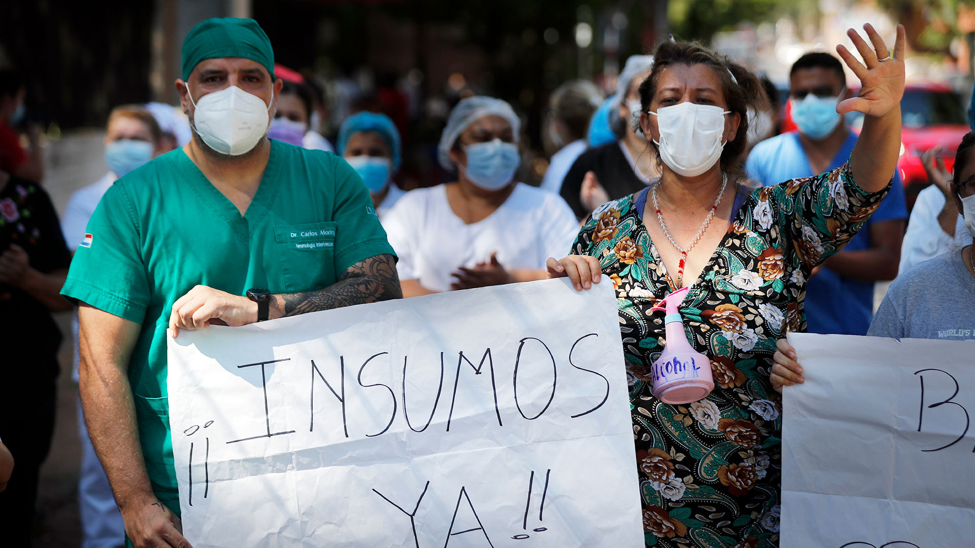 Trabajadores de la Salud se manifestan contra el gobierno por el faltante de insumos en Asunción, Paraguay (AP/Jorge Saenz)