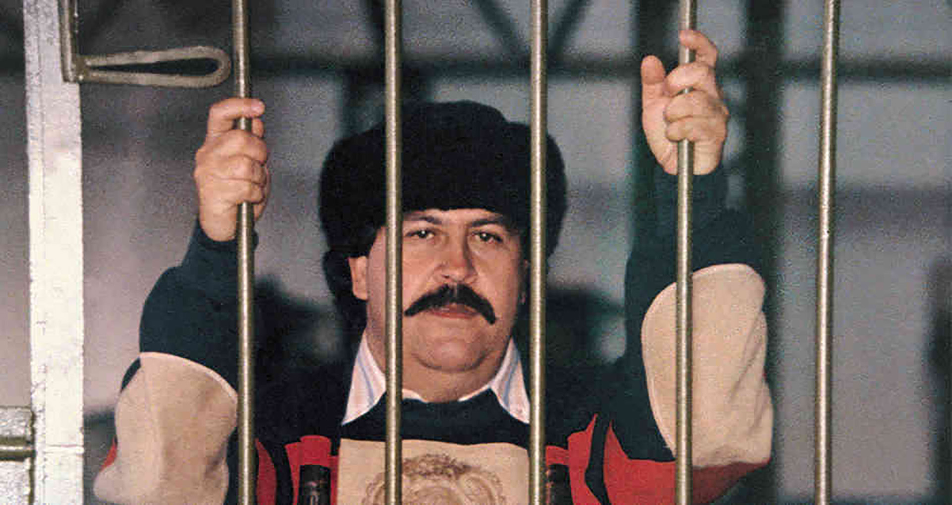 La única foto que se tiene de Pablo Escobar, cabecilla del Cartel de Medellín, durante su reclusión en la cárcel La Catedral, de Envigado.