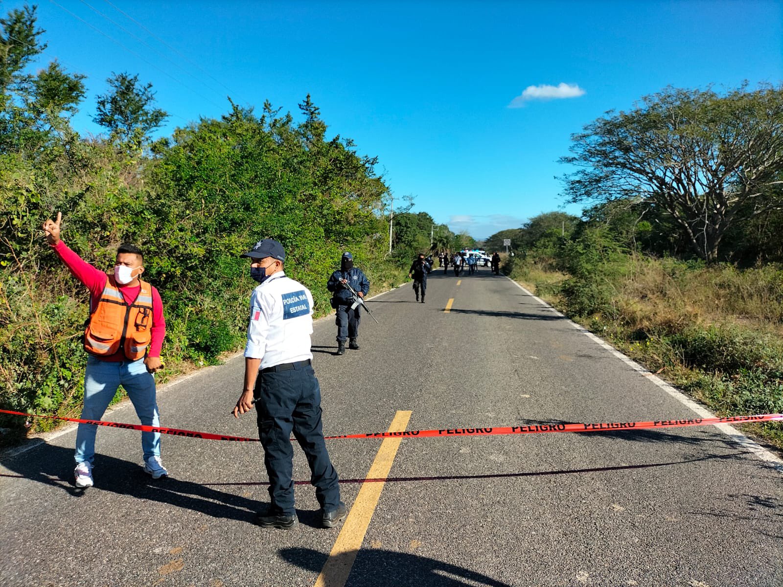 Los cuerpos fueron encontrados por la Policía Municipal de Juchitán. (Especial)