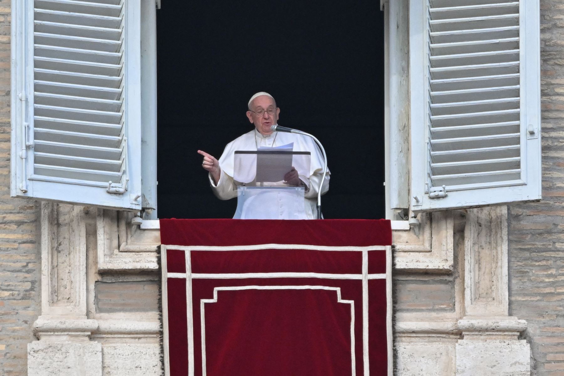 El papa Francisco se manifestó a favor de introducir itinerarios psicológicos en los seminarios para prevenir abusos. (AFP)