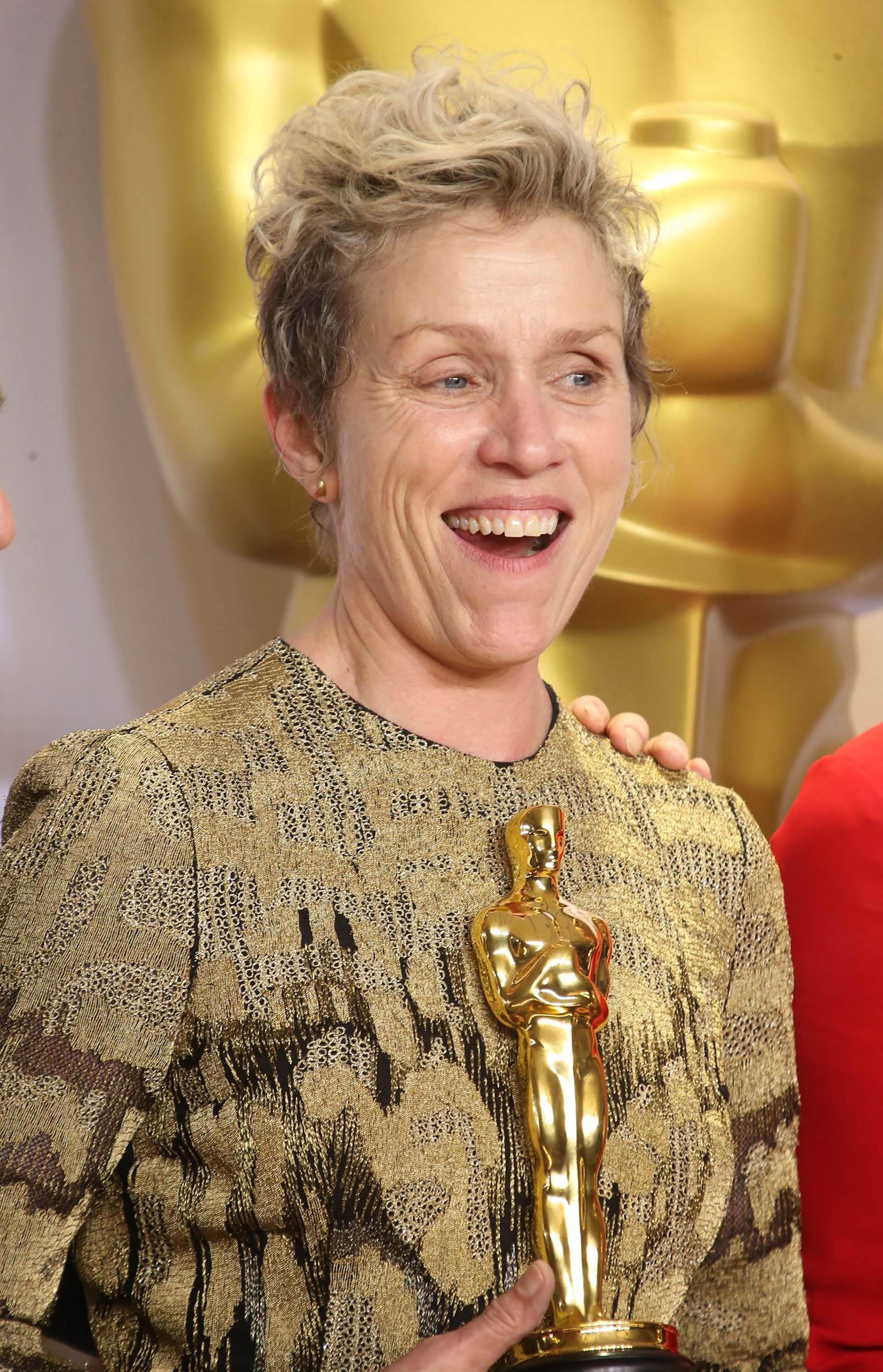 Frances McDormand con su segundo Oscar, en 2018. (Shutterstock)