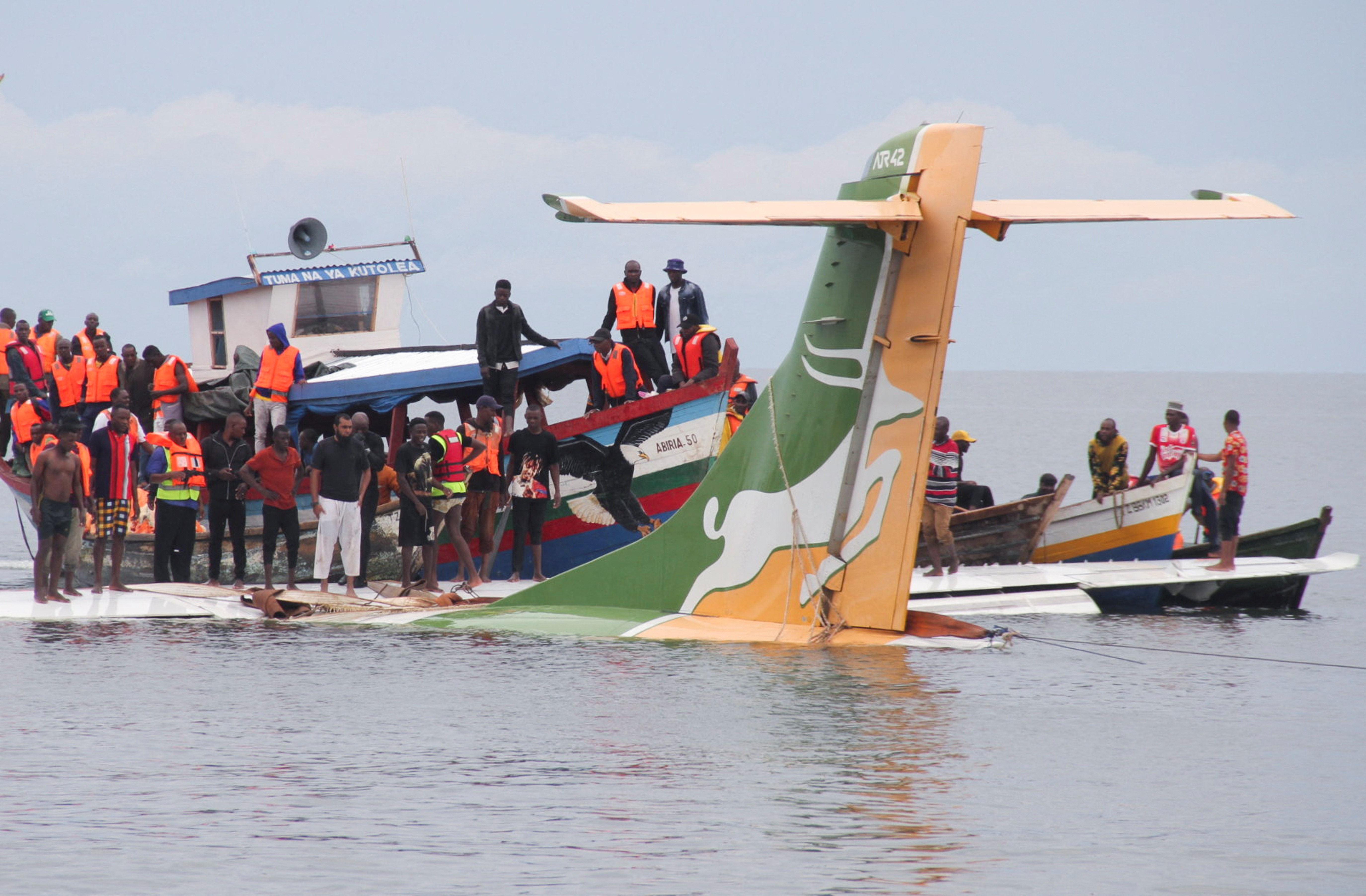Operativo de rescate en el Lago Victoria (Reuters)