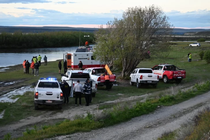 Avanza la búsqueda de los hermanos desaparecidos que fueron arrastrados por la corriente de un río en Santa Cruz 