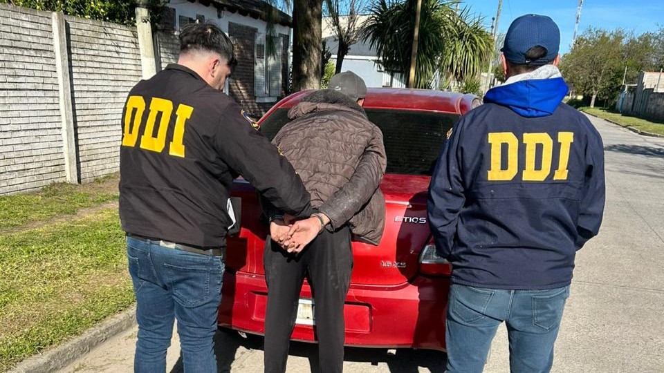 Imputaron al ex concejal de La Libertad Avanza que retenía parte del salario a una mujer para exigir favores sexuales