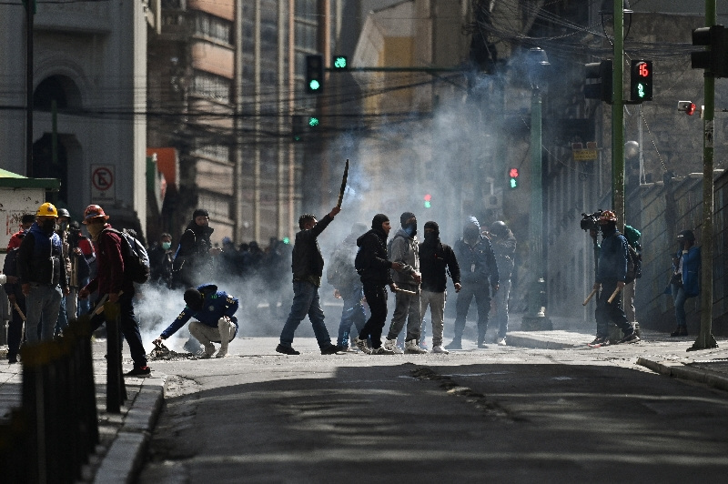 Bolivia orden&oacute; la captura de un l&iacute;der sindical acusado de promover las protestas violentas que paralizan La Paz
