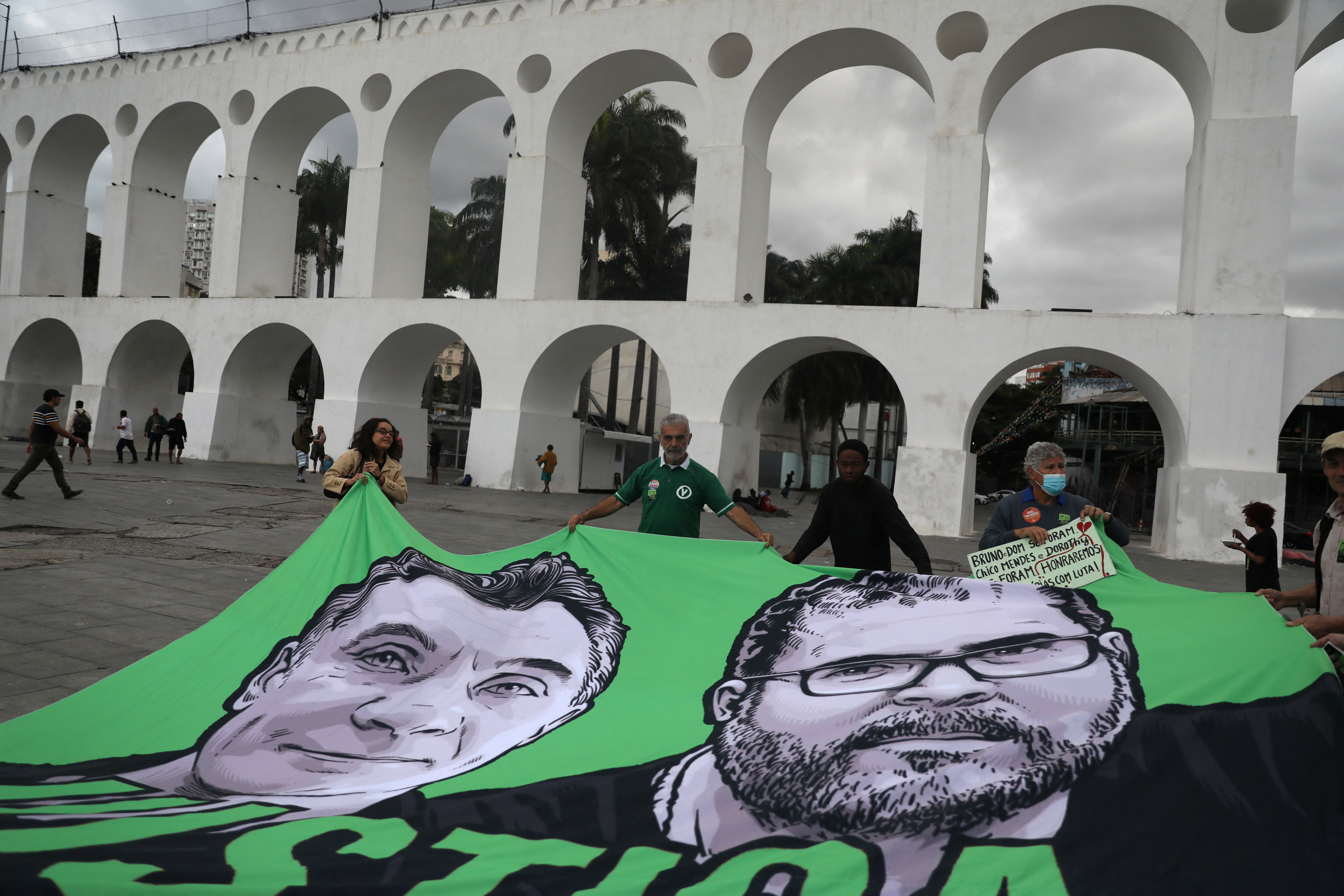 Manifestantes exigen justicia por Dom Phillips y Bruno Pereira (REUTERS/Pilar Olivares)