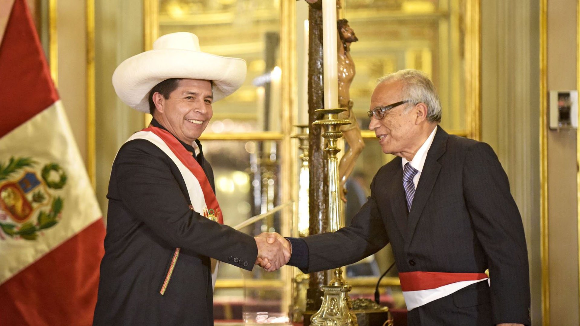 Pedro Castillo hará cambios en el gabinete ministerial “en los próximos días”, reveló un congresista de Perú Libre