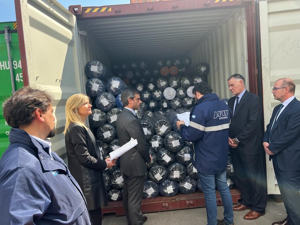 Michel con Carlos Castagneto, titular de la AFIP, en un operativo