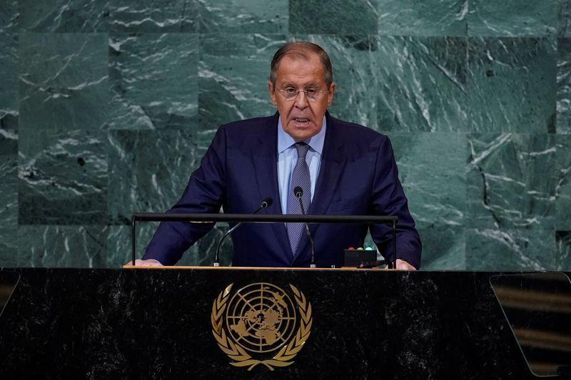 El ministro de Relaciones Exteriores de Rusia, Sergei Lavrov, se dirige a la sesión 77 de la Asamblea General de las Naciones Unidas en la sede de la ONU en Nueva York, Estados Unidos. 24 de septiembre, 2022. REUTERS/Eduardo Munoz